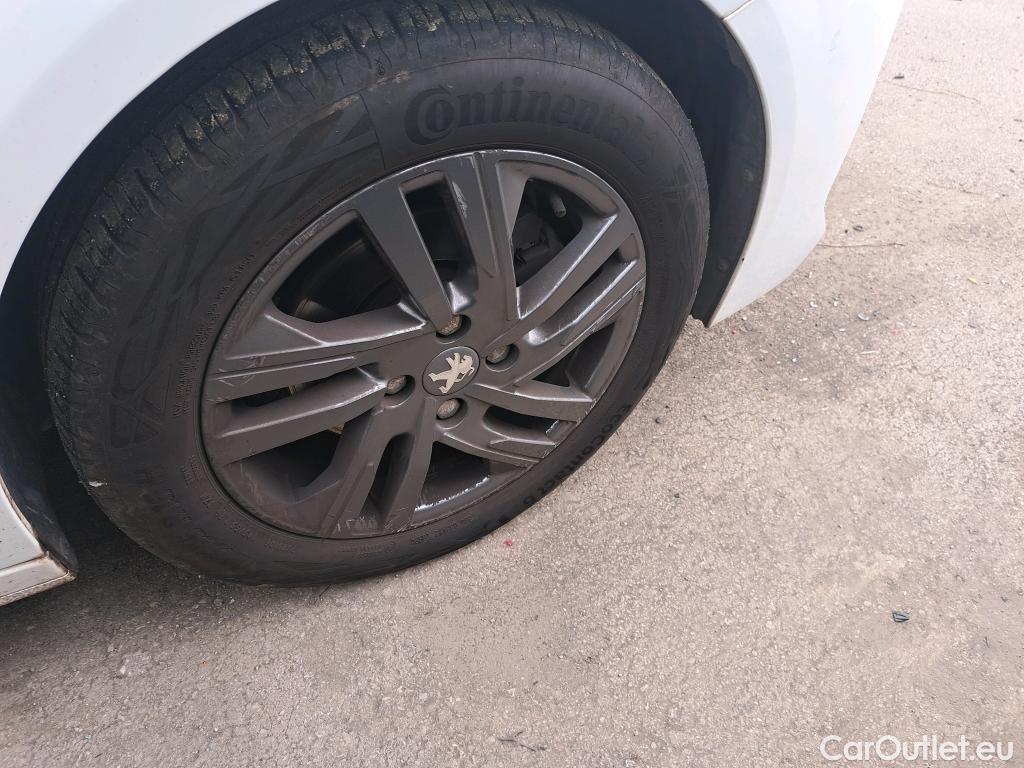  Peugeot  208 PEUGEOT  / 2019 / 5P / berlina con portón PureTech 73kW (100CV) Active Pack #22