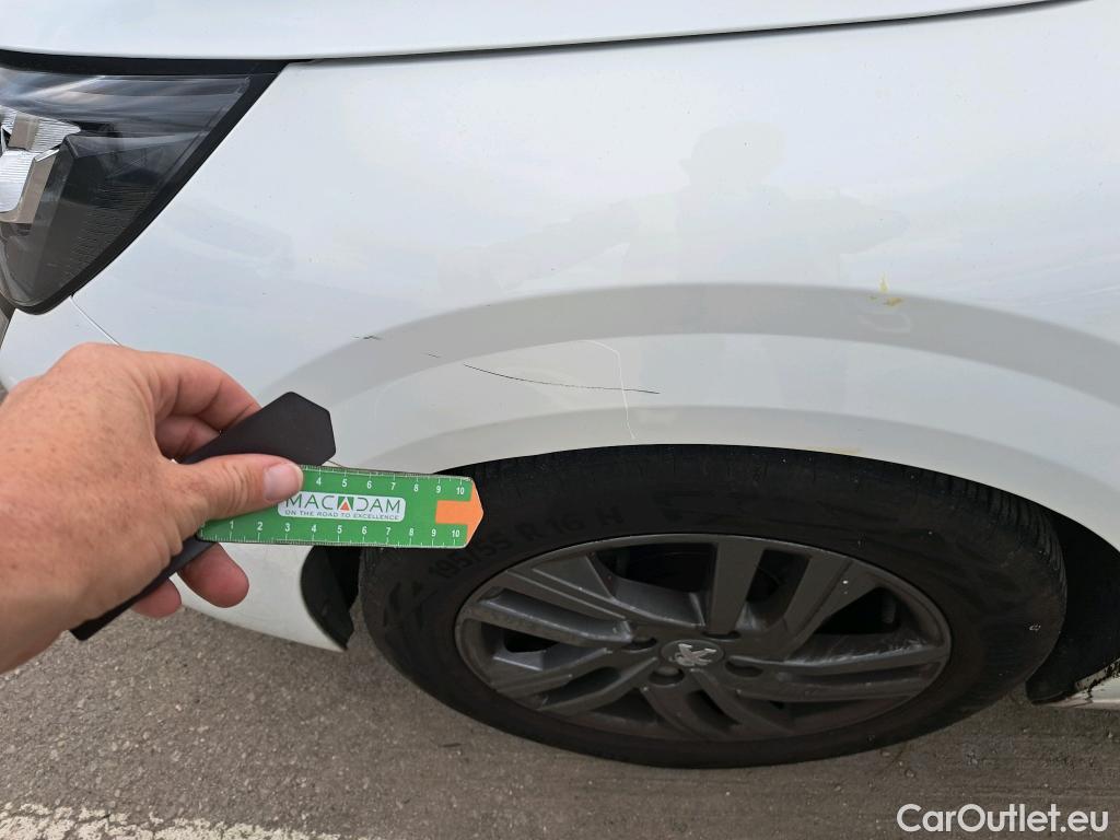  Peugeot  208 PEUGEOT  / 2019 / 5P / berlina con portón PureTech 73kW (100CV) Active Pack #14