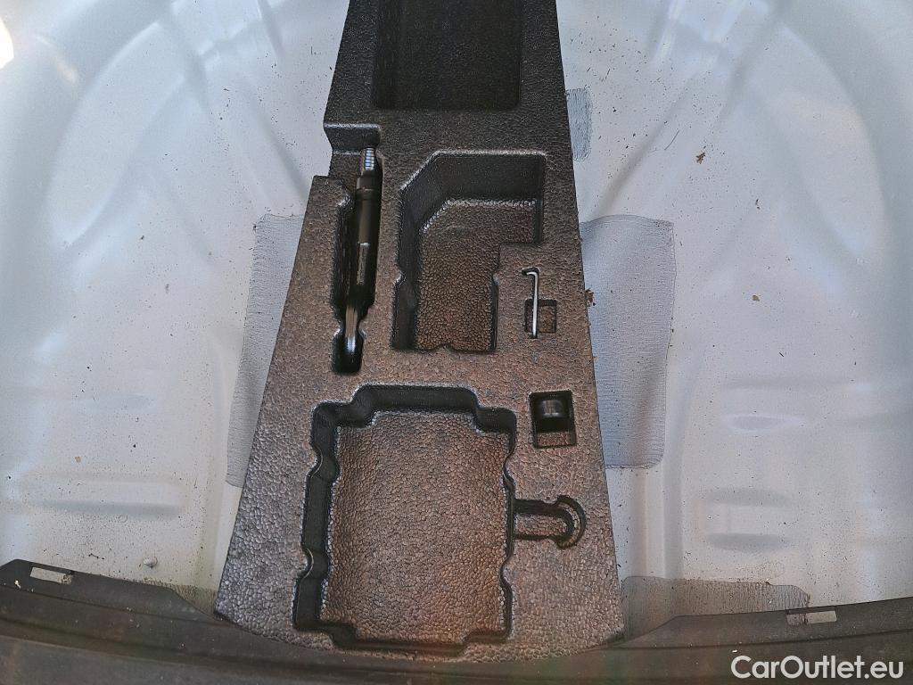  Land Rover  Discovery SEAT Nuevo León / 2020 / 5P / berlina con portón 2.0 TDI 110kW DSG-7 Style Go(SP) #2