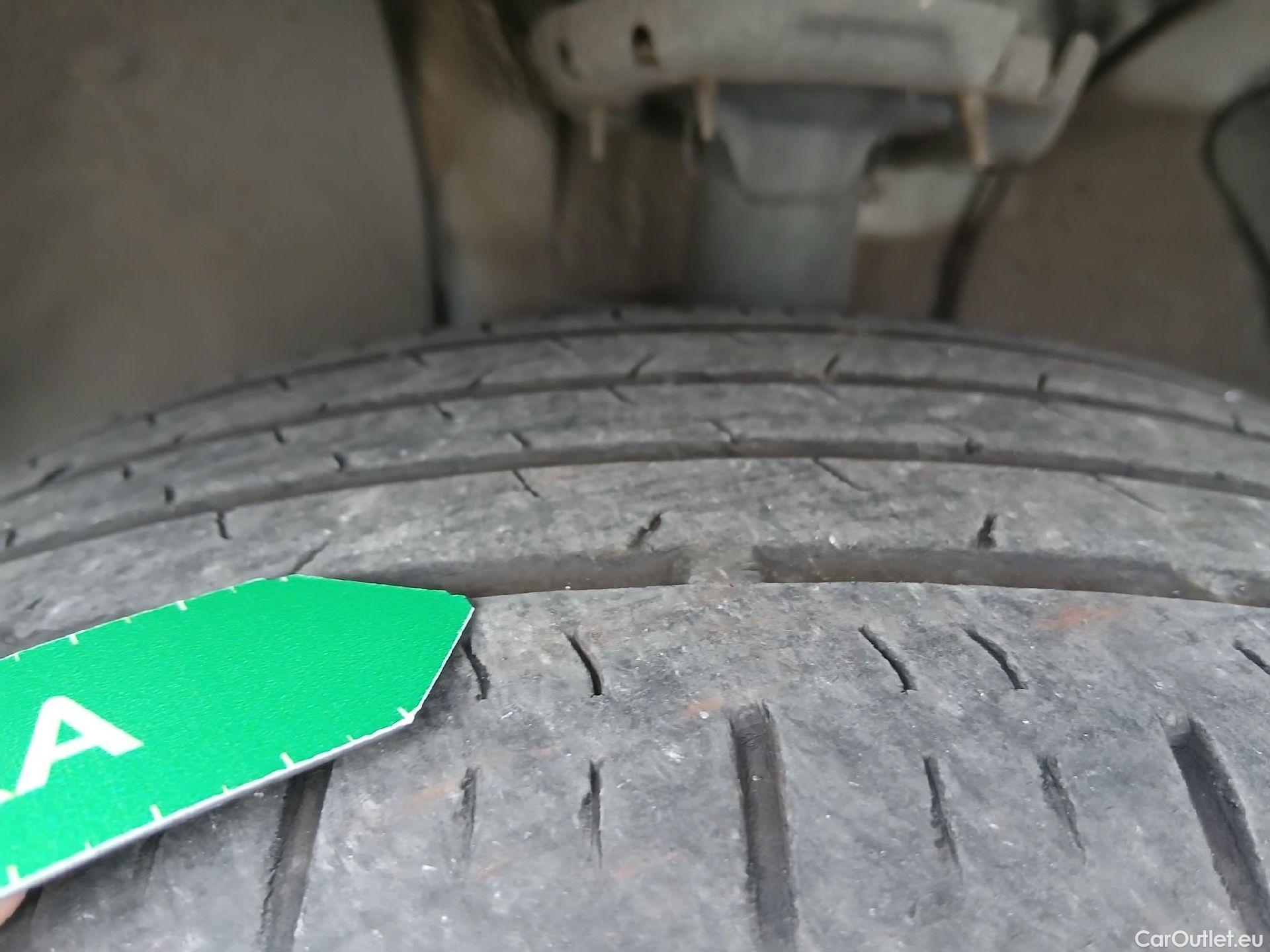  Hyundai  Tucson HYUNDAI  / 2020 / 5P / todoterreno 1.6 TGDI 169kW HEV Maxx Auto S/Cable Re. #11