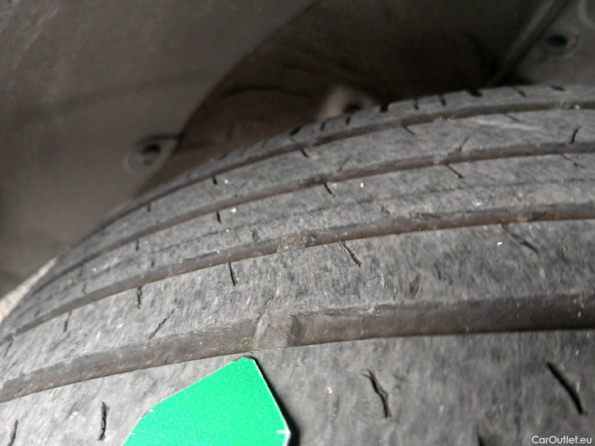  Hyundai  Tucson HYUNDAI  / 2020 / 5P / todoterreno 1.6 TGDI 169kW HEV Maxx Auto S/Cable Re. #31