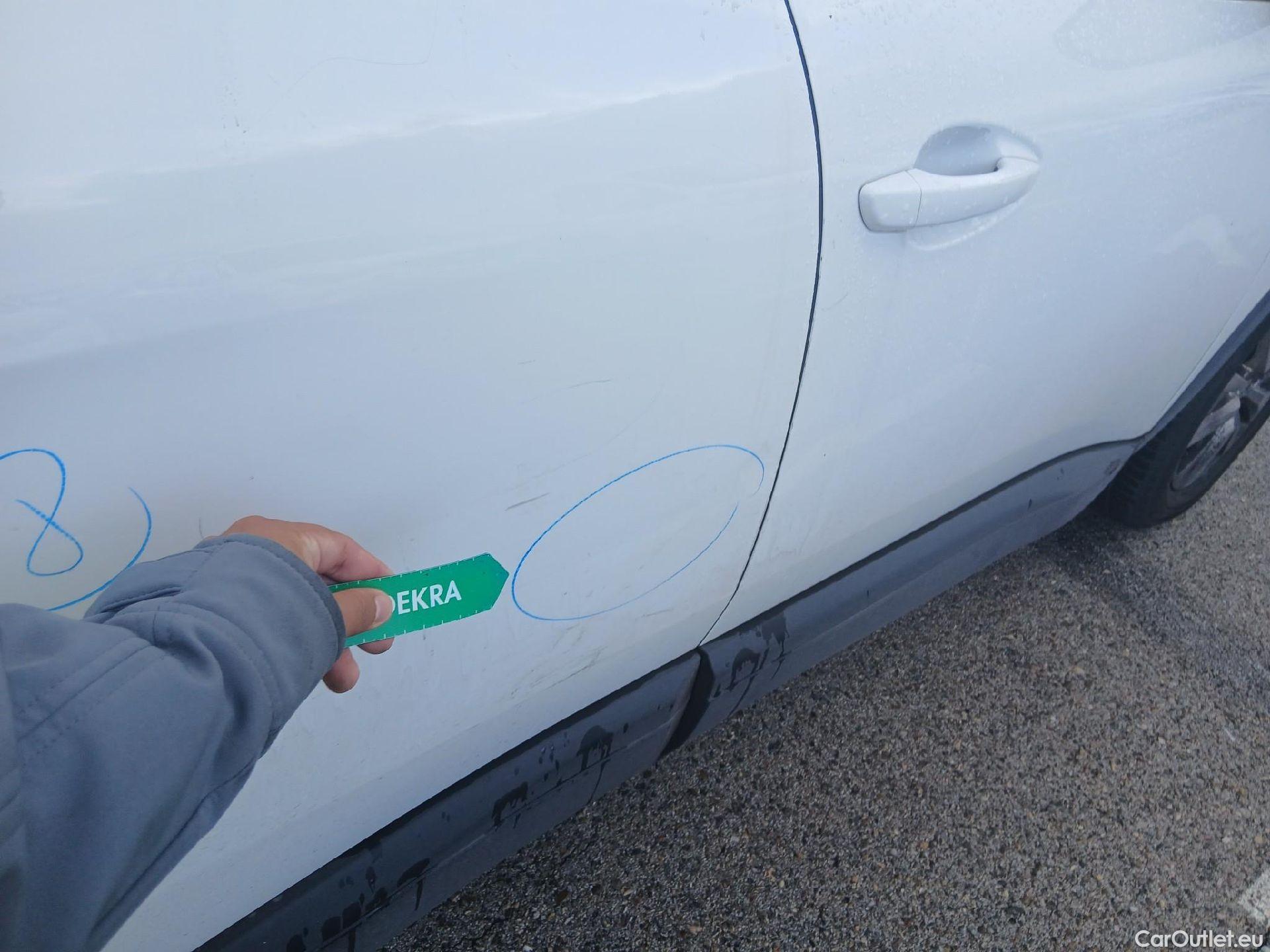  Peugeot  3008 PEUGEOT  / 2016 / 5P / todoterreno 1.2 PURETECH 96KW (130CV) ACTIVE S&S #37