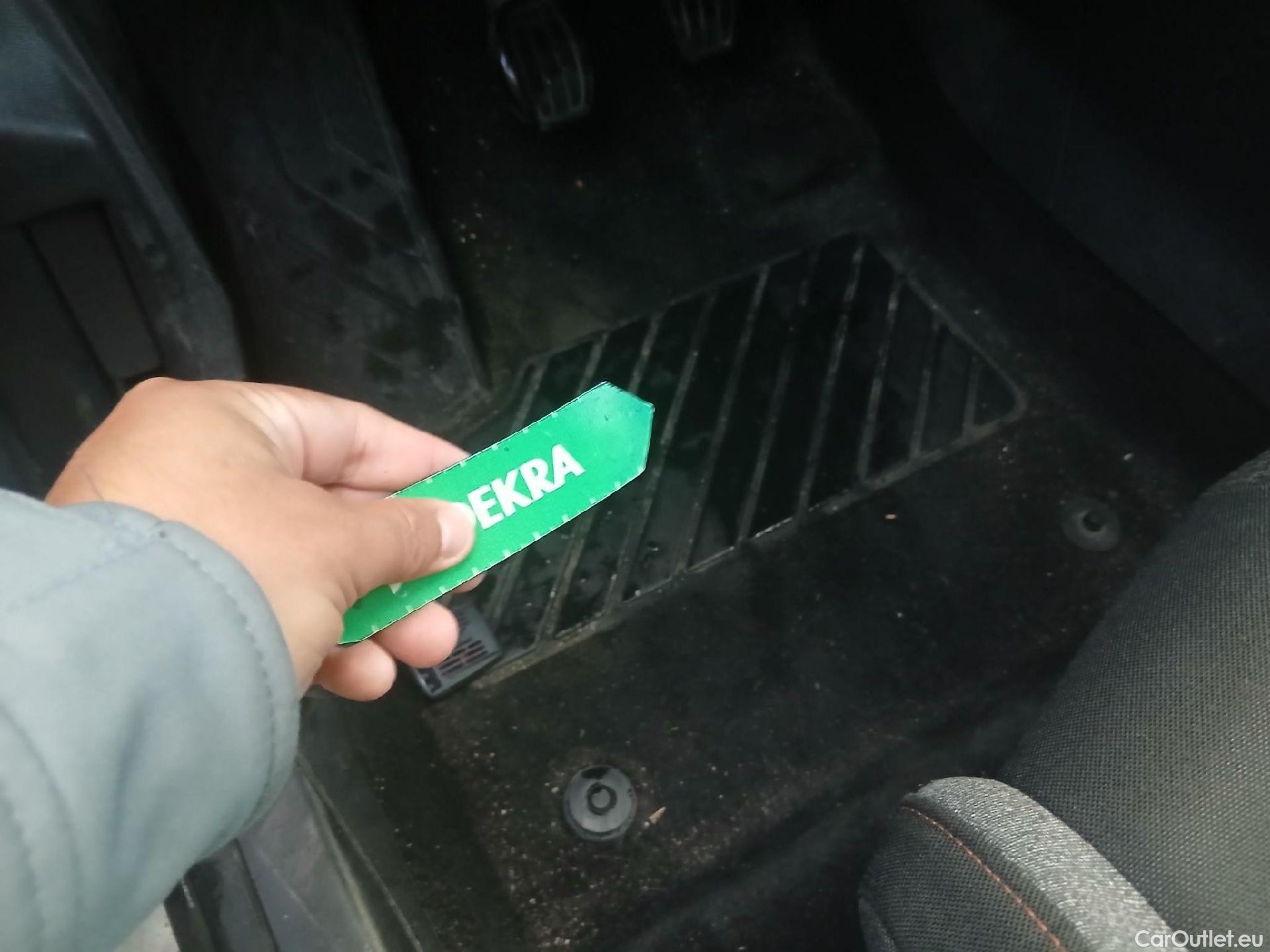  Peugeot  3008 PEUGEOT  / 2016 / 5P / todoterreno 1.2 PURETECH 96KW (130CV) ACTIVE S&S #9