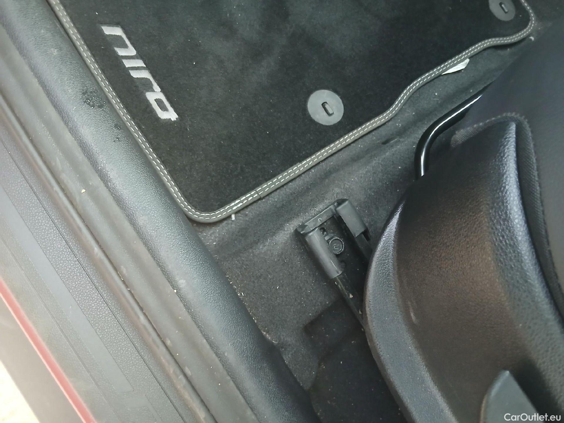  KIA  Niro KIA  / 2019 / 5P / crossover 1.6 GDi PHEV 104kW (141CV) Drive #3