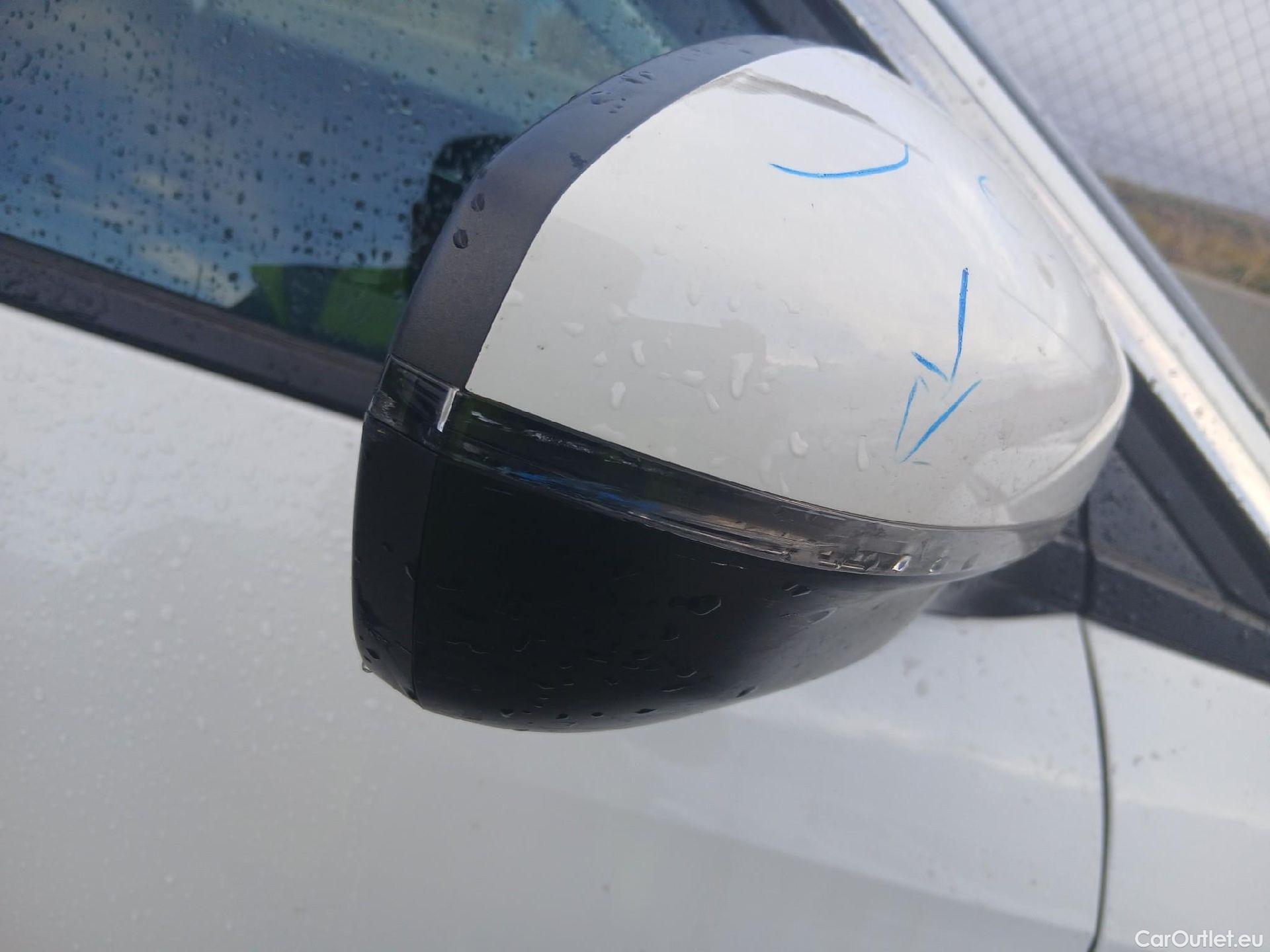  Peugeot  3008 PEUGEOT  / 2016 / 5P / todoterreno 1.2 PURETECH 96KW (130CV) ACTIVE S&S #42