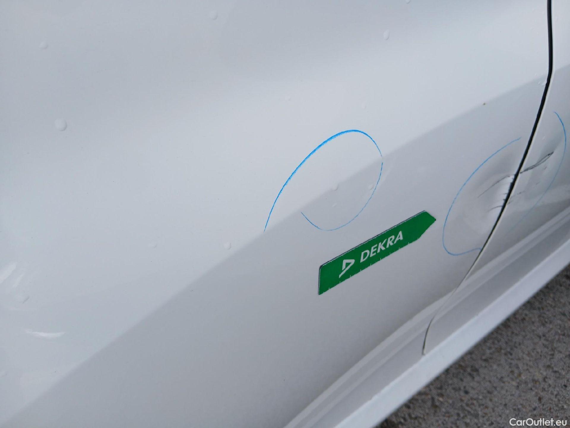  Peugeot  208 PEUGEOT  / 2019 / 5P / berlina con portón BlueHDi 73kW (100CV) Active Pack (AC) #23