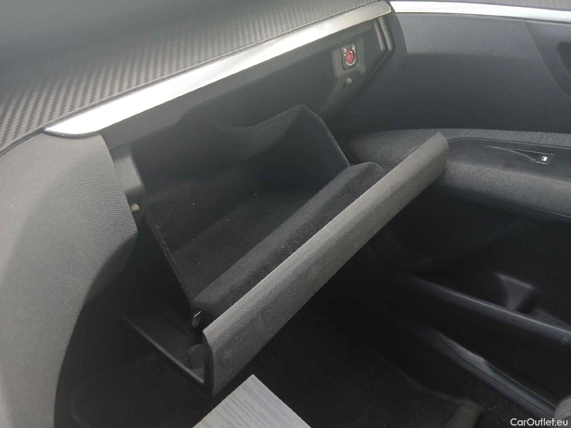  Peugeot  3008 PEUGEOT  / 2016 / 5P / todoterreno 1.2 PURETECH 96KW (130CV) ACTIVE S&S #1