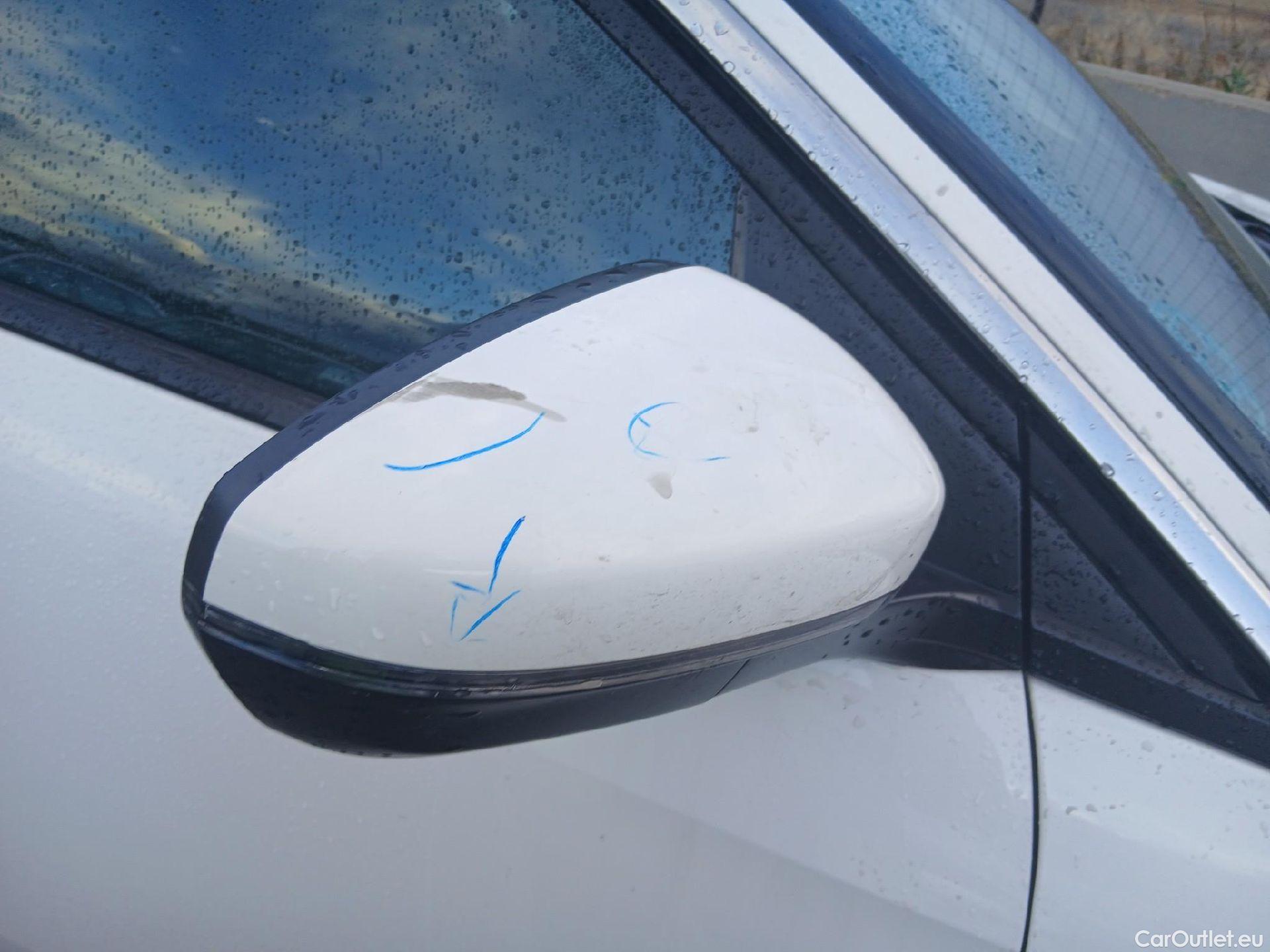  Peugeot  3008 PEUGEOT  / 2016 / 5P / todoterreno 1.2 PURETECH 96KW (130CV) ACTIVE S&S #41