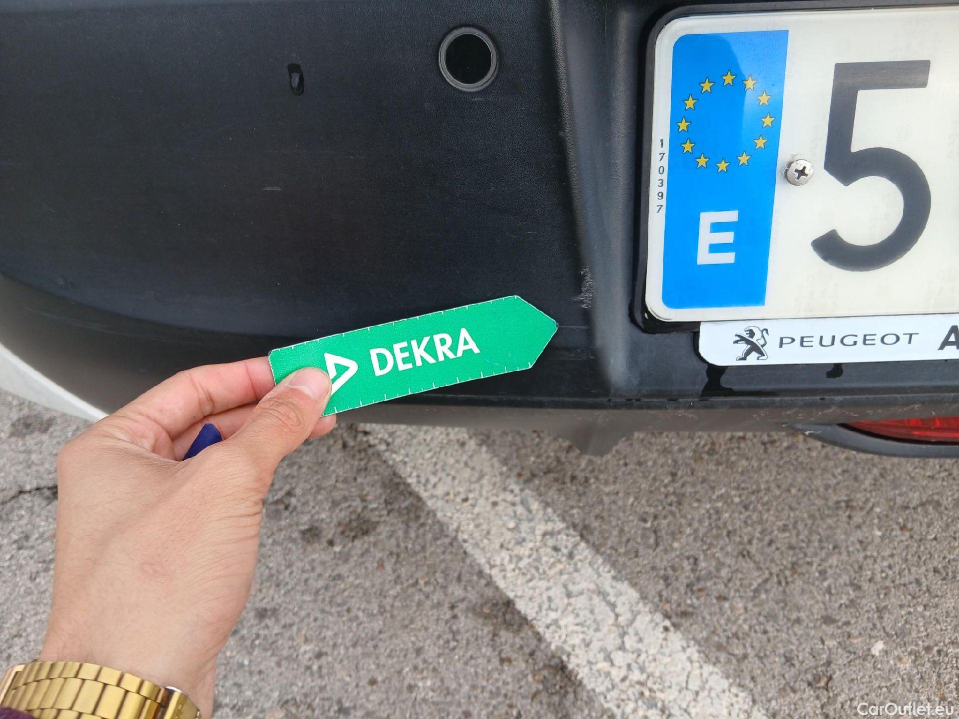  Peugeot  208 PEUGEOT  / 2019 / 5P / berlina con portón BlueHDi 73kW (100CV) Active Pack (AC) #32