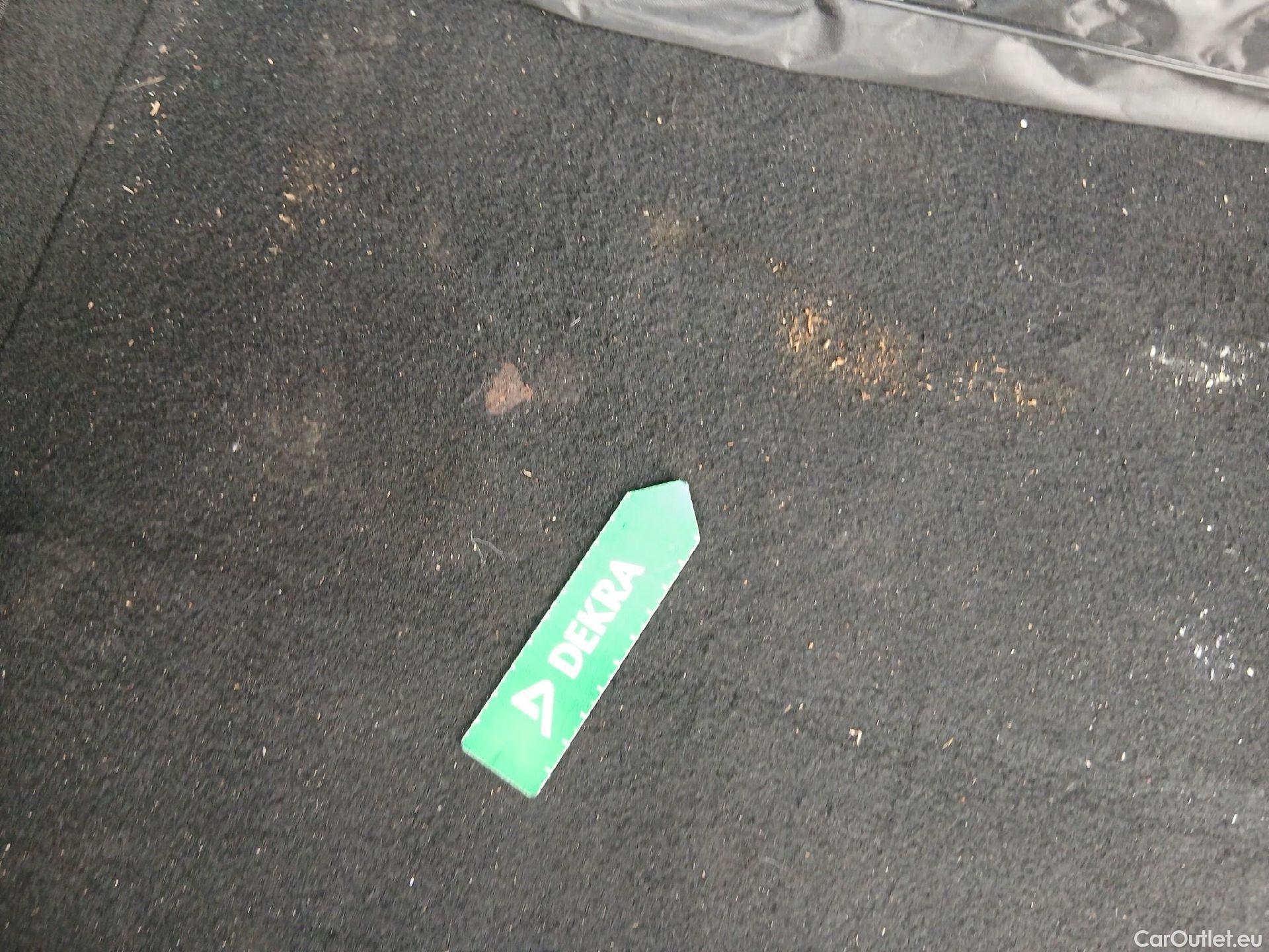  Peugeot  208 PEUGEOT  / 2019 / 5P / berlina con portón BlueHDi 73kW (100CV) Active Pack (AC) #18