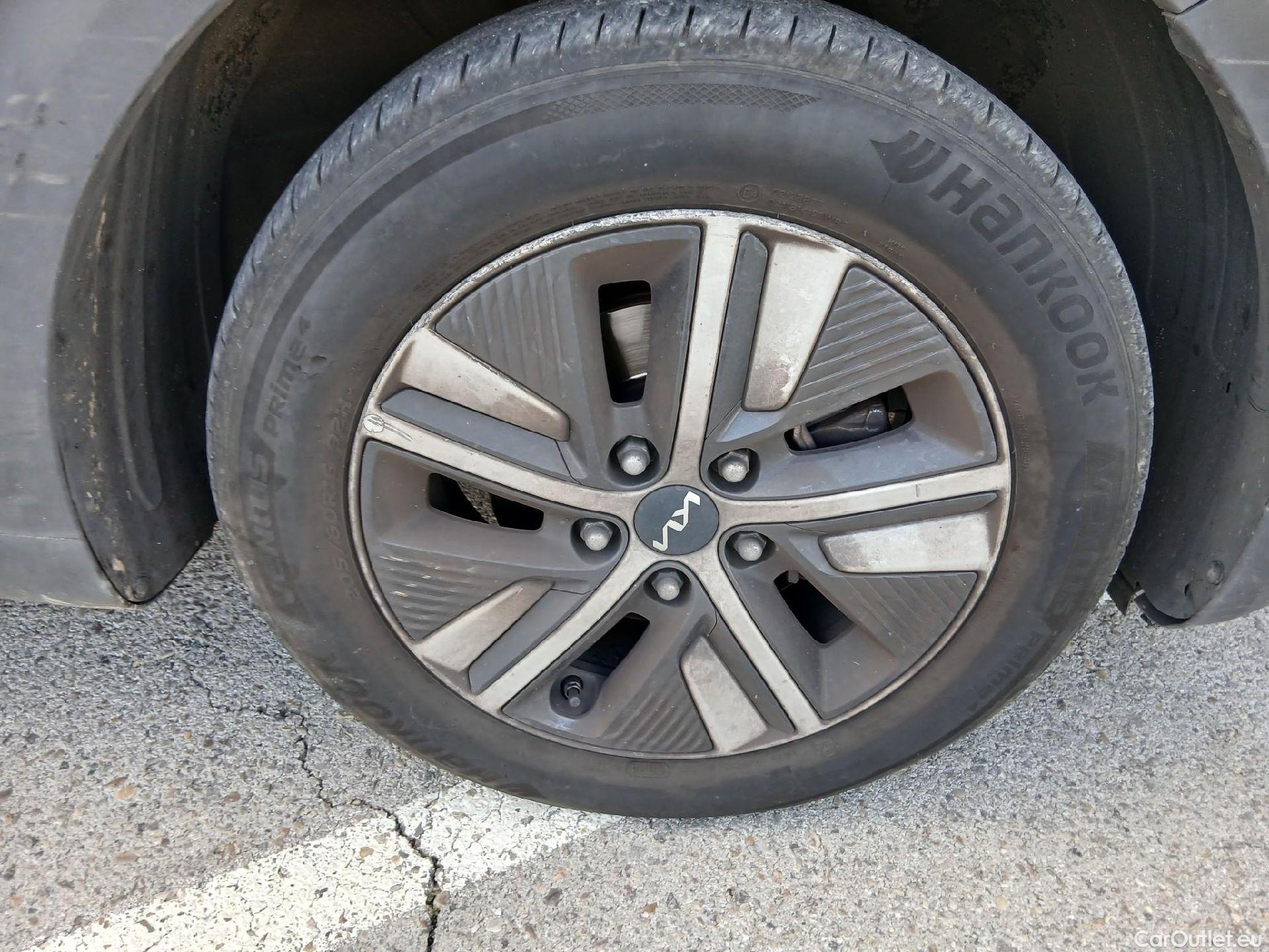  KIA  Niro KIA  / 2019 / 5P / crossover 1.6 GDi PHEV 104kW (141CV) Drive #33