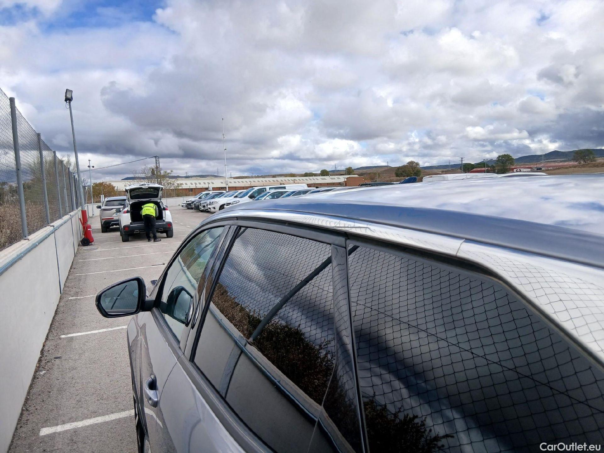  Peugeot  3008 PEUGEOT  / 2020 / 5P / todoterreno 1.5 BlueHDi 96kW (130CV) S&S Allure EAT8 #20