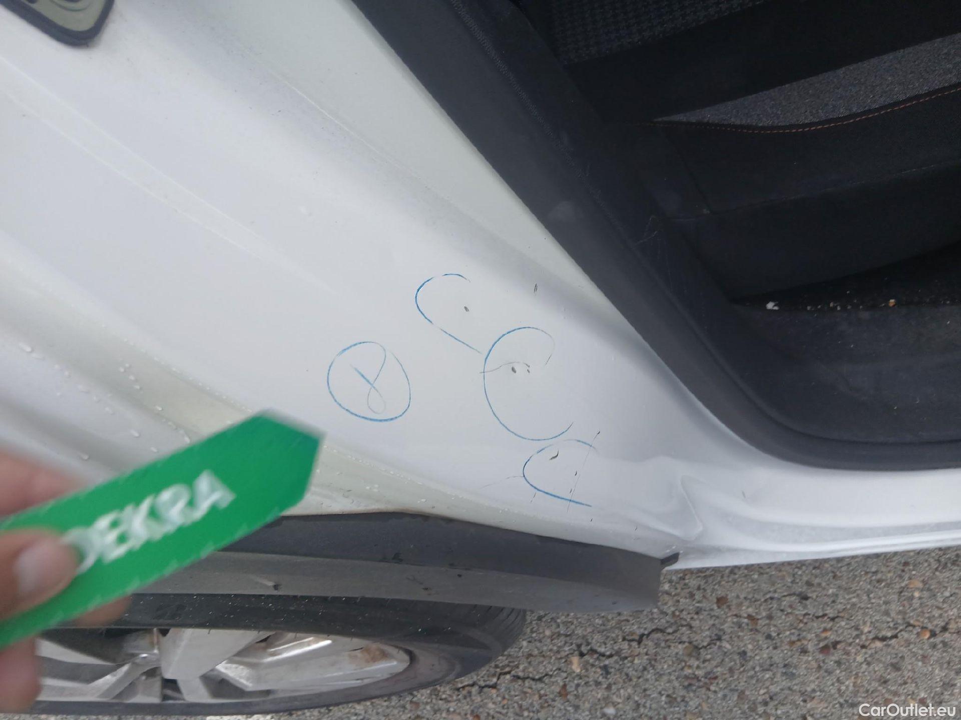  Peugeot  3008 PEUGEOT  / 2016 / 5P / todoterreno 1.2 PURETECH 96KW (130CV) ACTIVE S&S #38