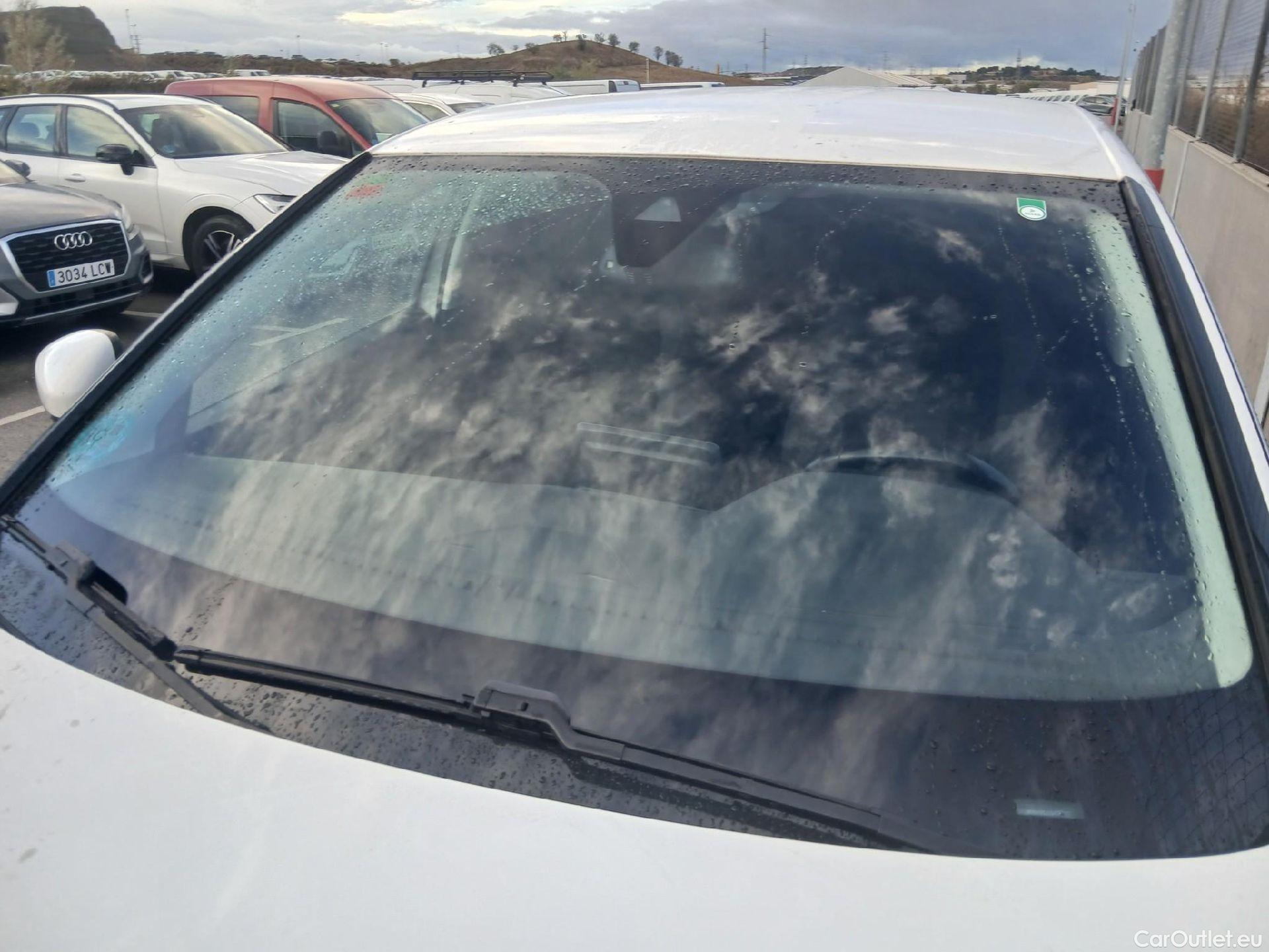  Peugeot  3008 PEUGEOT  / 2016 / 5P / todoterreno 1.2 PURETECH 96KW (130CV) ACTIVE S&S #15