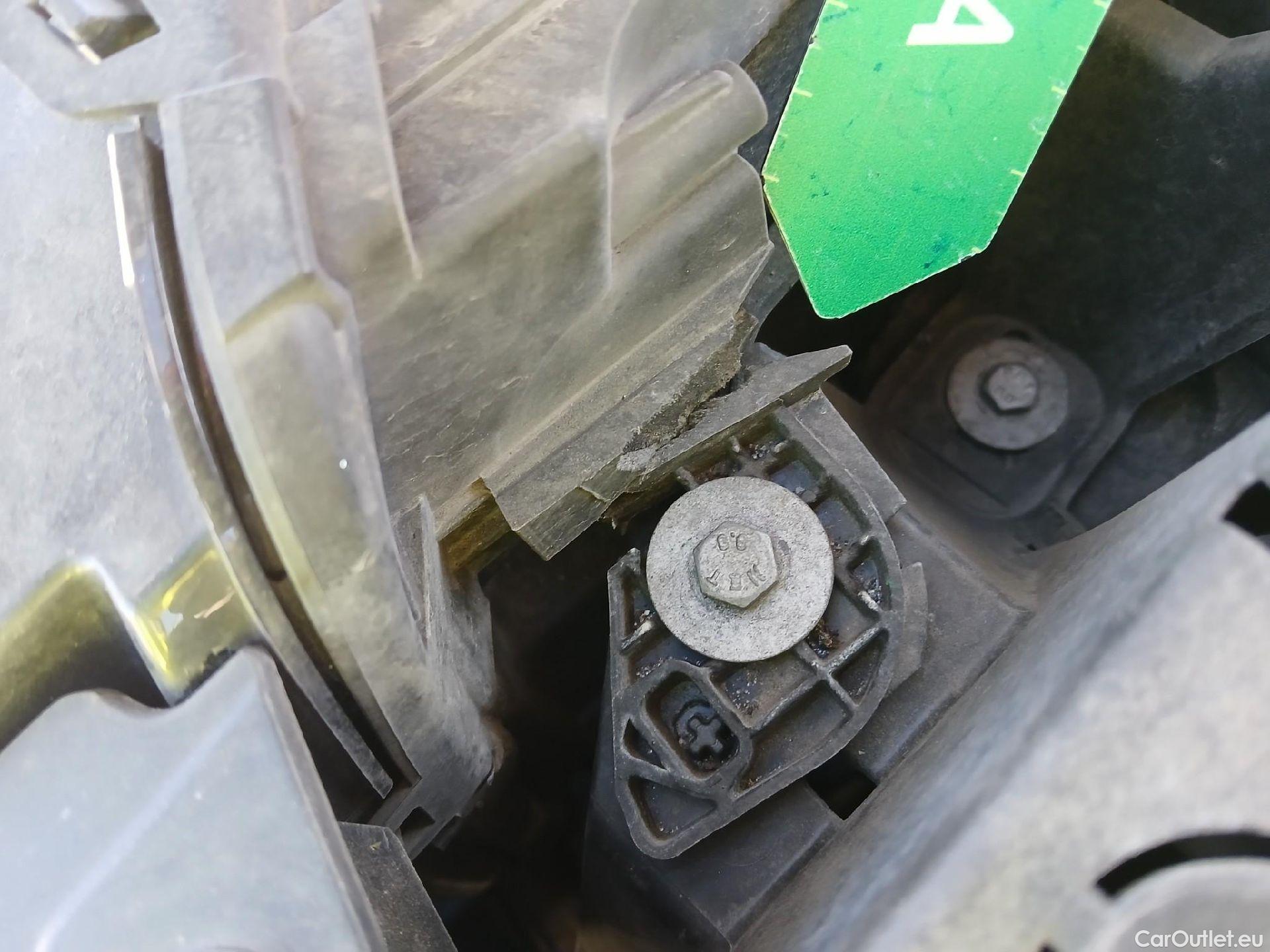  Opel   Grandland X OPEL Grandland / 2021 / 5P / todoterreno 1.5 CDTi Business Edition Auto #9