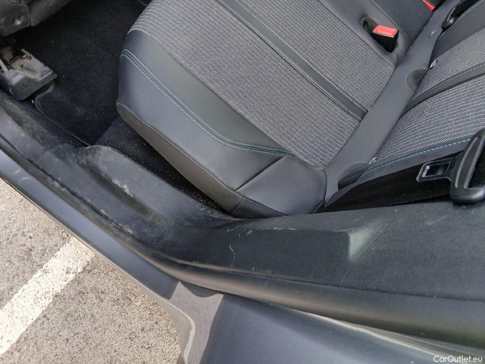  Peugeot  3008 PEUGEOT  / 2020 / 5P / todoterreno 1.5 BlueHDi 96kW (130CV) S&S Allure EAT8 #1