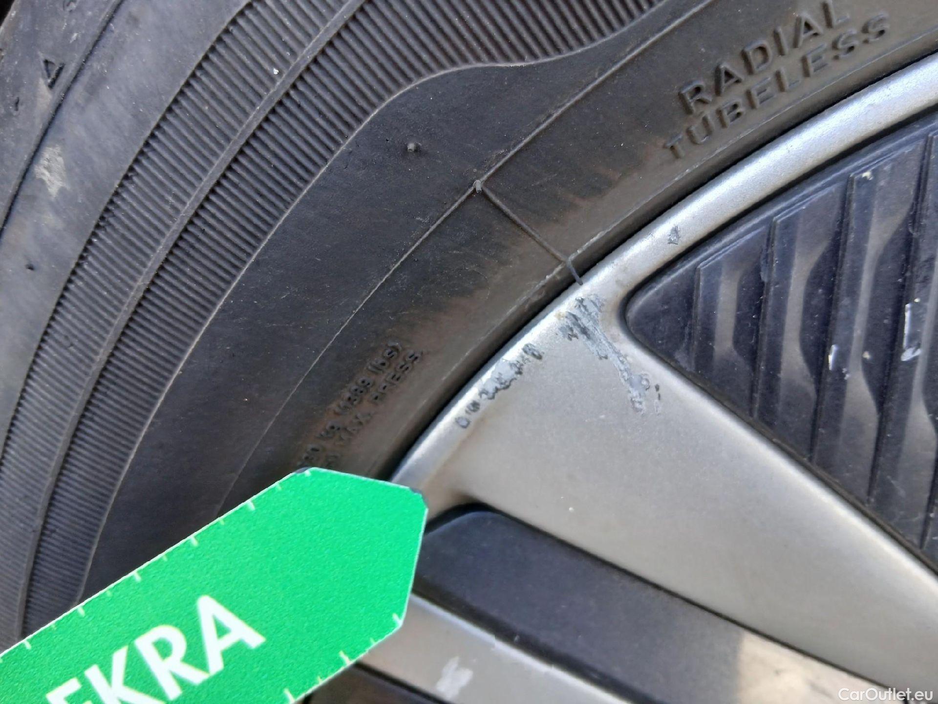  KIA  Niro KIA  / 2019 / 5P / crossover 1.6 GDi PHEV 104kW (141CV) Drive #22