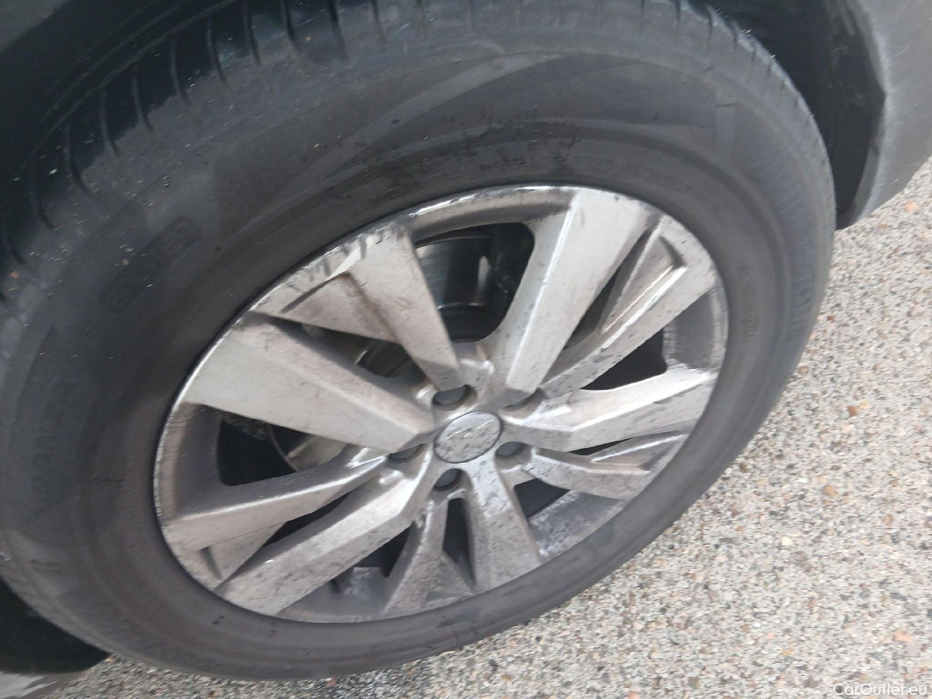  Peugeot  3008 PEUGEOT  / 2016 / 5P / todoterreno 1.2 PURETECH 96KW (130CV) ACTIVE S&S #44