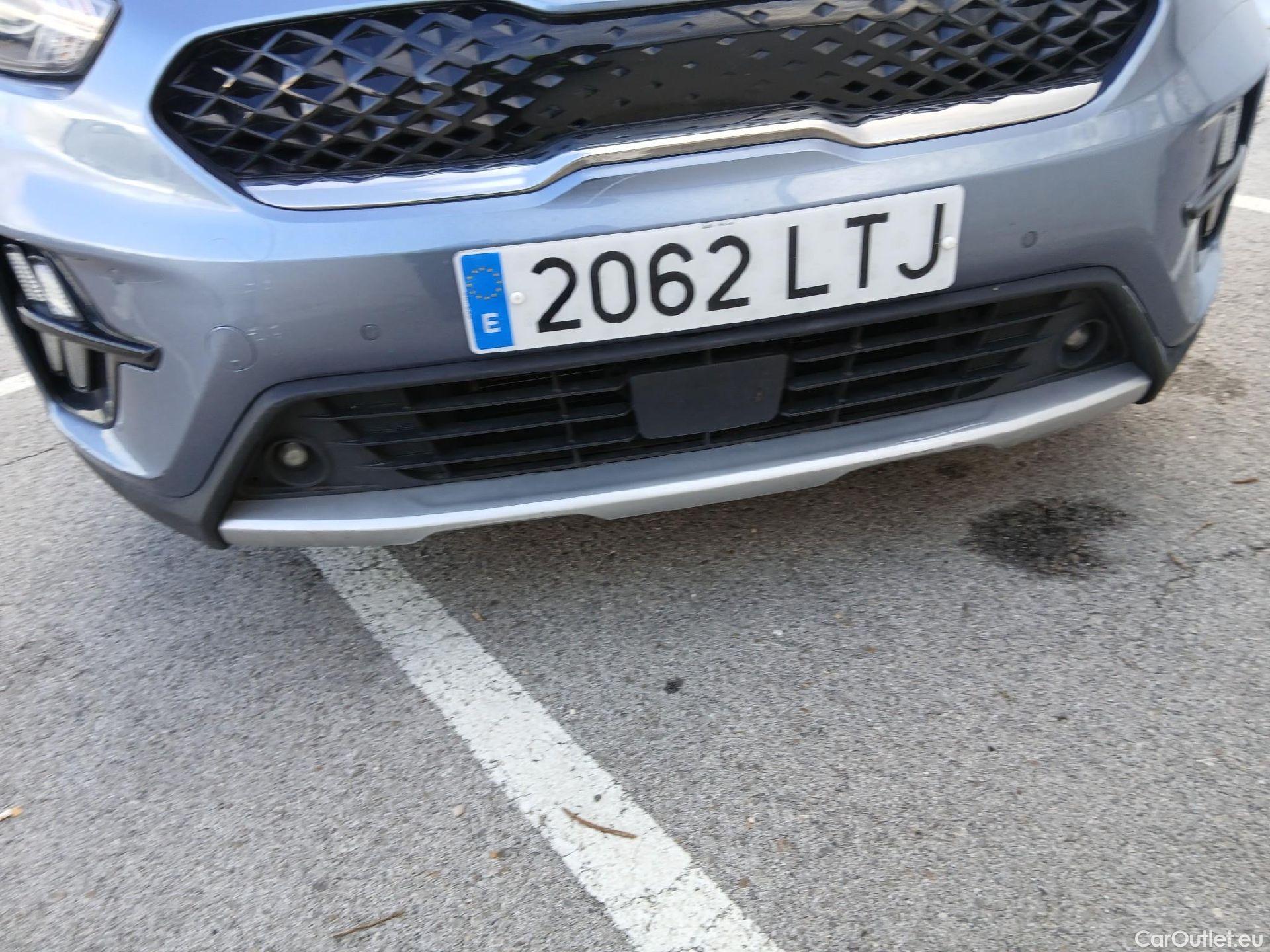  KIA  Niro KIA  / 2019 / 5P / crossover 1.6 GDi PHEV 104kW (141CV) Drive #38