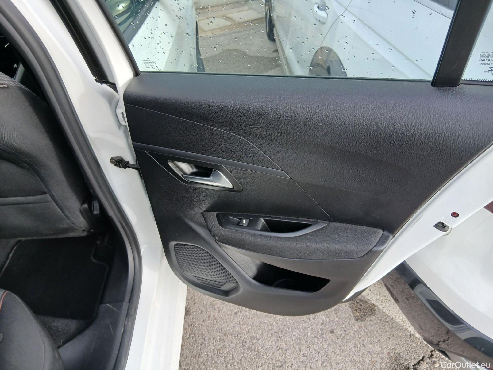  Peugeot  208 PEUGEOT  / 2019 / 5P / berlina con portón BlueHDi 73kW (100CV) Active Pack (AC) #21