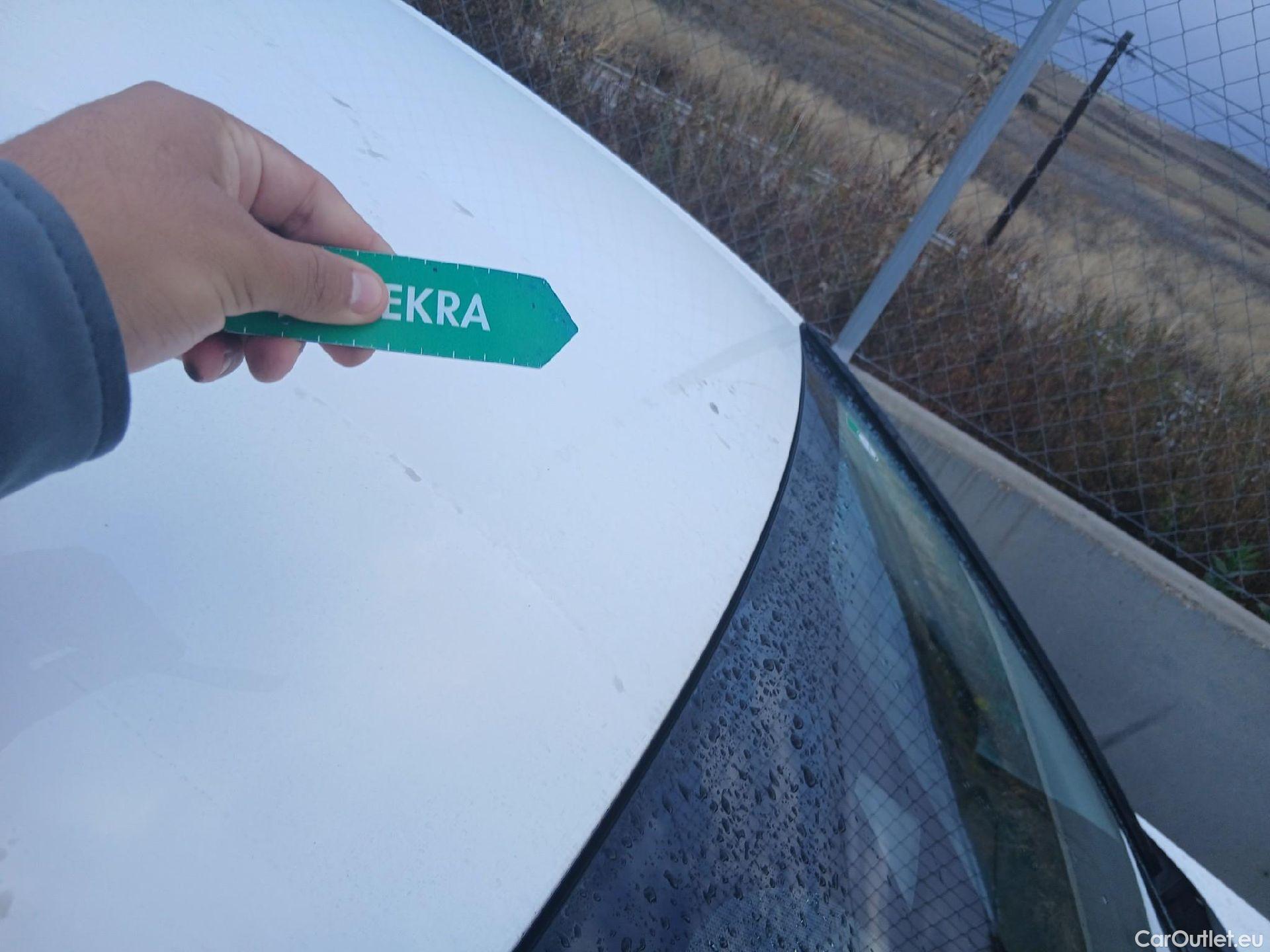  Peugeot  3008 PEUGEOT  / 2016 / 5P / todoterreno 1.2 PURETECH 96KW (130CV) ACTIVE S&S #46