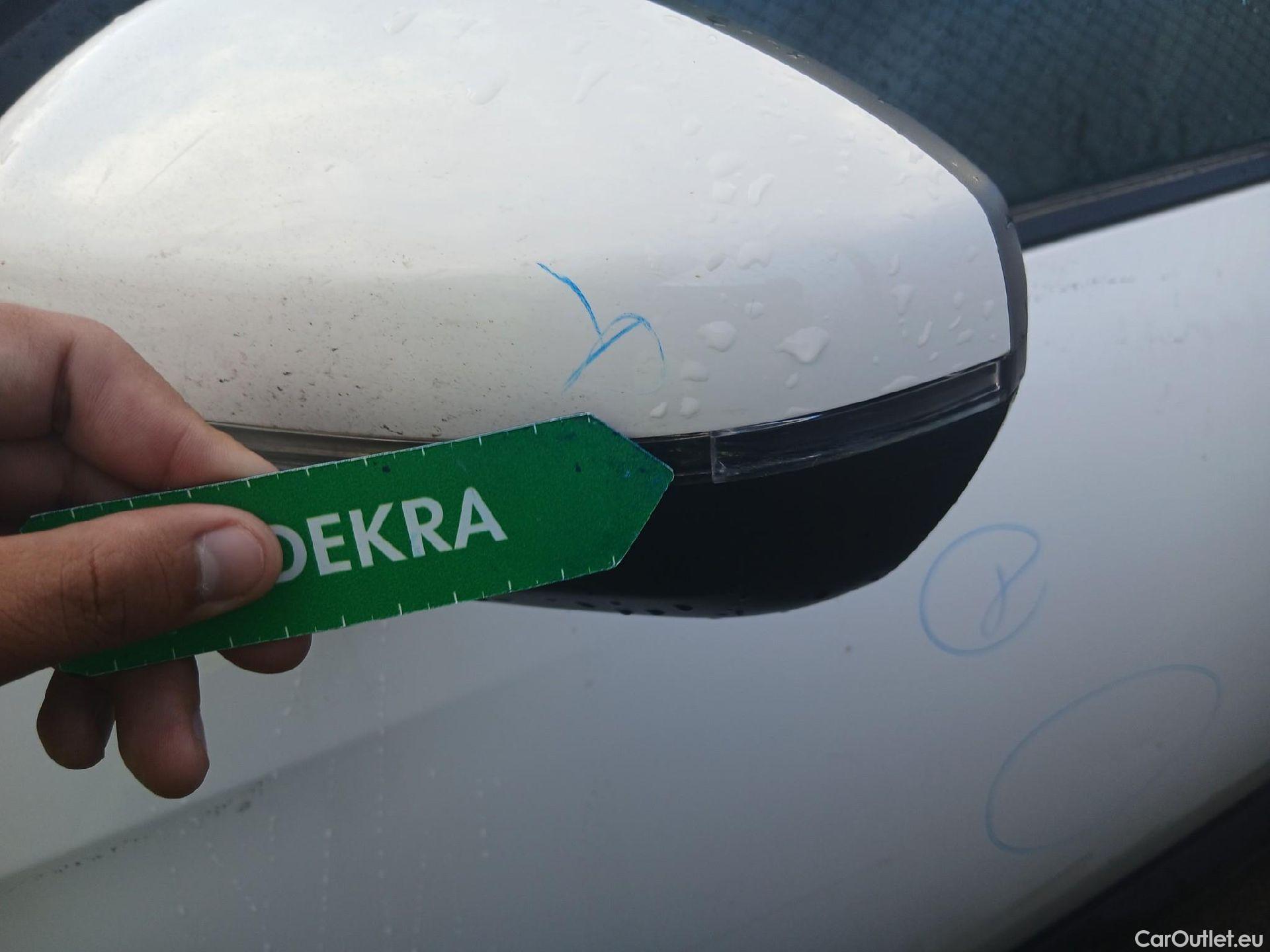  Peugeot  3008 PEUGEOT  / 2016 / 5P / todoterreno 1.2 PURETECH 96KW (130CV) ACTIVE S&S #21