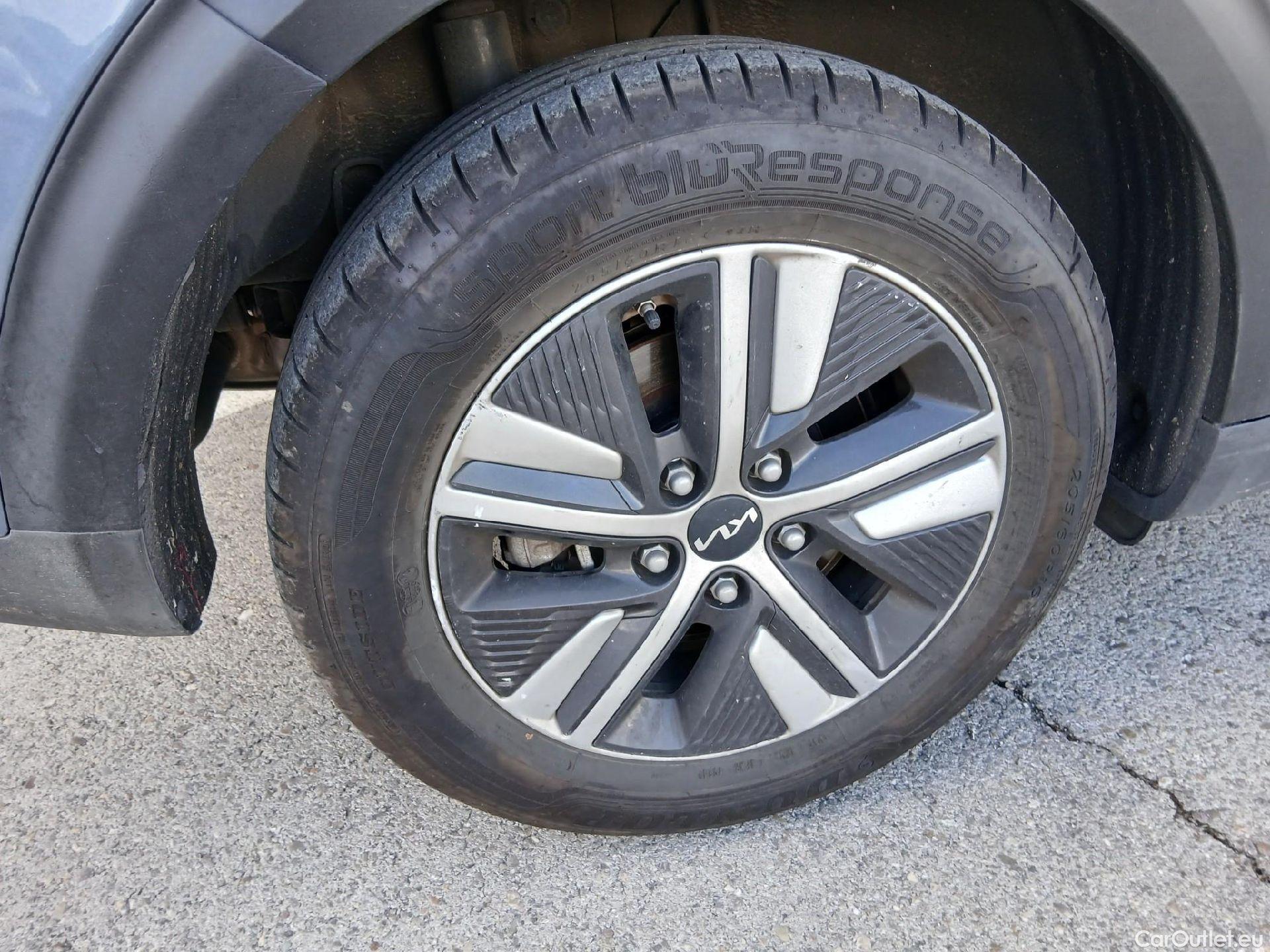  KIA  Niro KIA  / 2019 / 5P / crossover 1.6 GDi PHEV 104kW (141CV) Drive #23