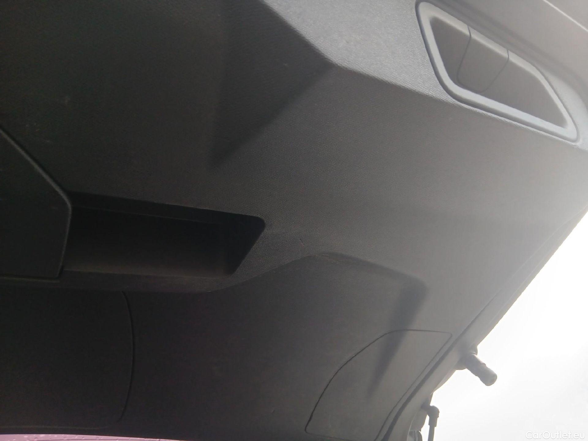  Peugeot  3008 PEUGEOT  / 2016 / 5P / todoterreno 1.2 PURETECH 96KW (130CV) ACTIVE S&S #2