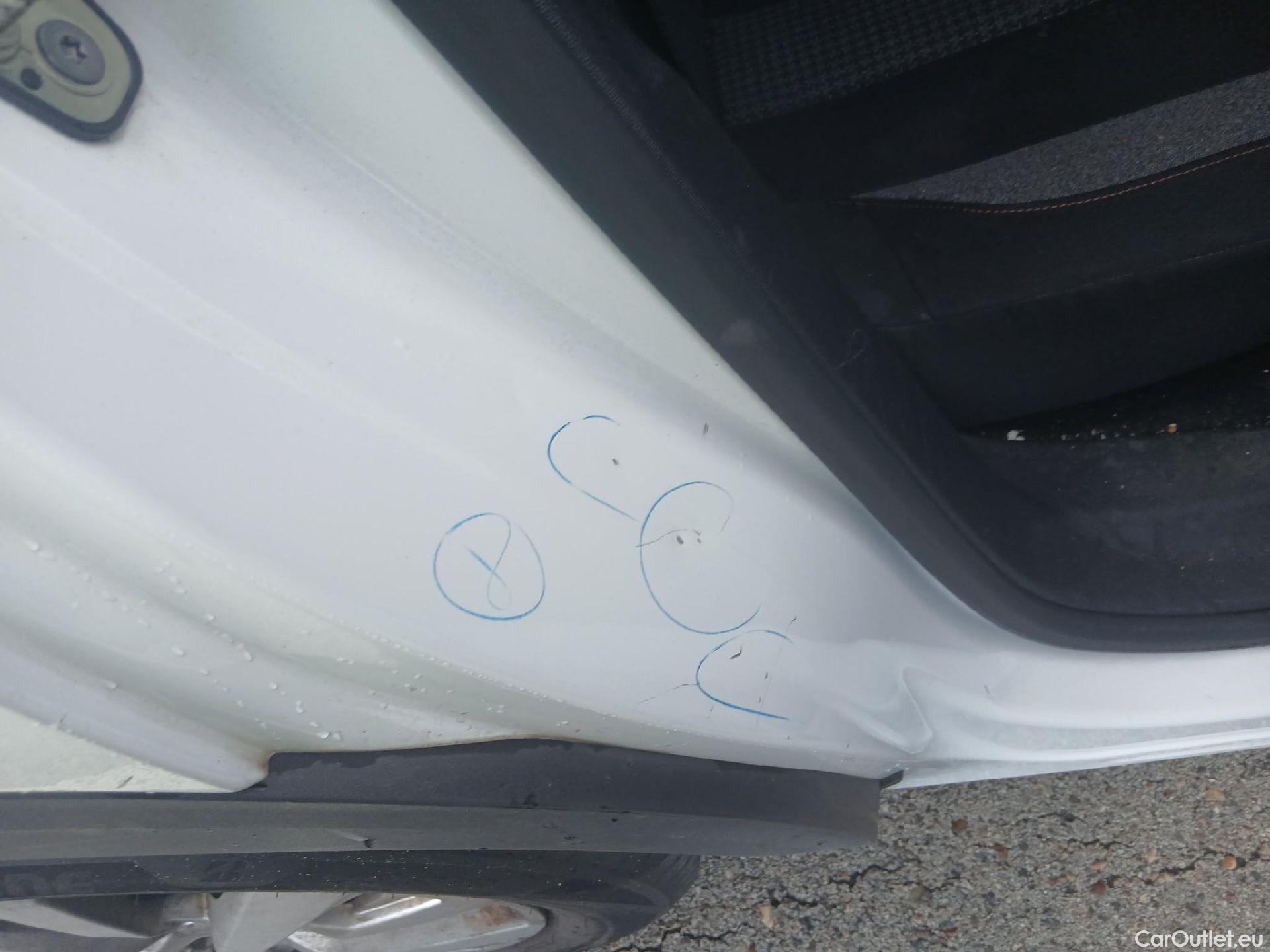  Peugeot  3008 PEUGEOT  / 2016 / 5P / todoterreno 1.2 PURETECH 96KW (130CV) ACTIVE S&S #39