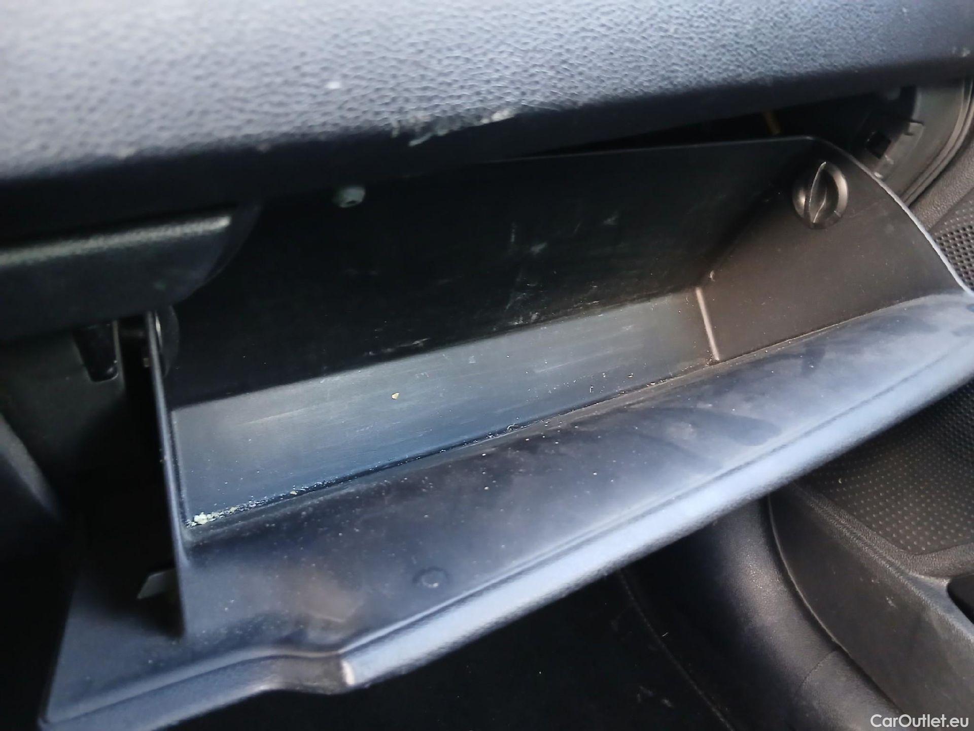  KIA  Niro KIA  / 2019 / 5P / crossover 1.6 GDi PHEV 104kW (141CV) Drive #40