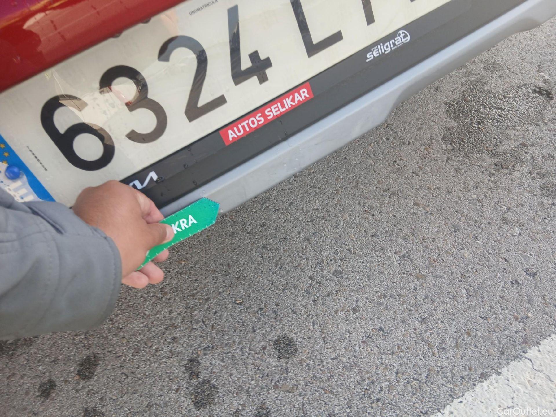  KIA  Niro KIA  / 2019 / 5P / crossover 1.6 GDi PHEV 104kW (141CV) Drive #23