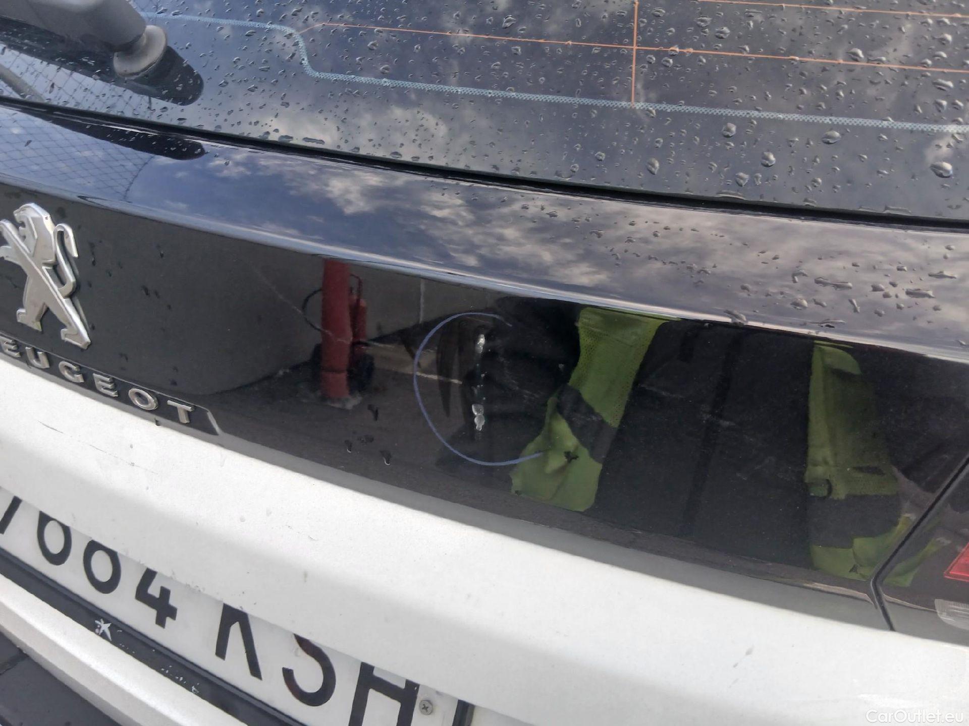  Peugeot  3008 PEUGEOT  / 2016 / 5P / todoterreno 1.2 PURETECH 96KW (130CV) ACTIVE S&S #29