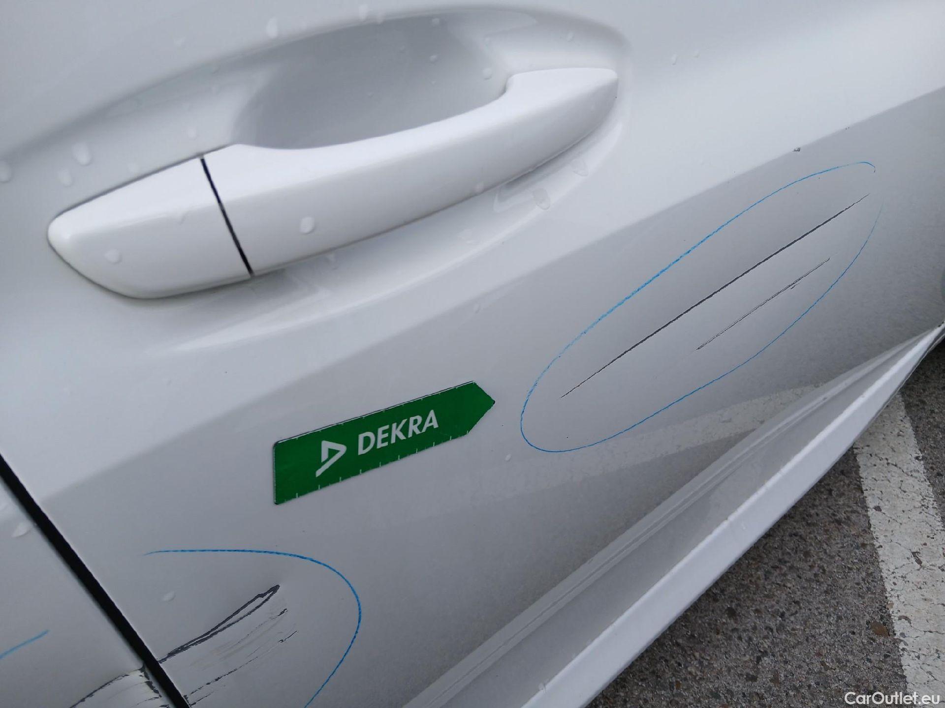  Peugeot  208 PEUGEOT  / 2019 / 5P / berlina con portón BlueHDi 73kW (100CV) Active Pack (AC) #26