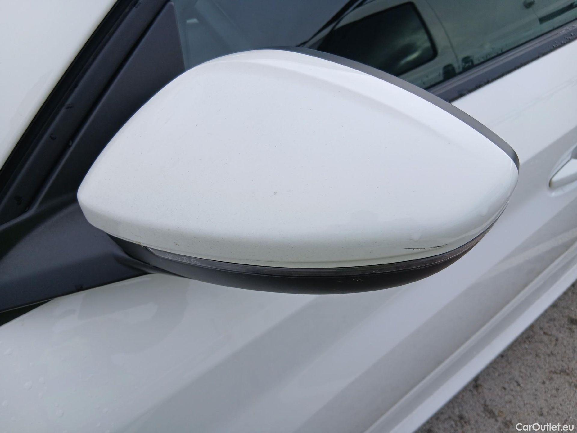  Peugeot  208 PEUGEOT  / 2019 / 5P / berlina con portón BlueHDi 73kW (100CV) Active Pack (AC) #8