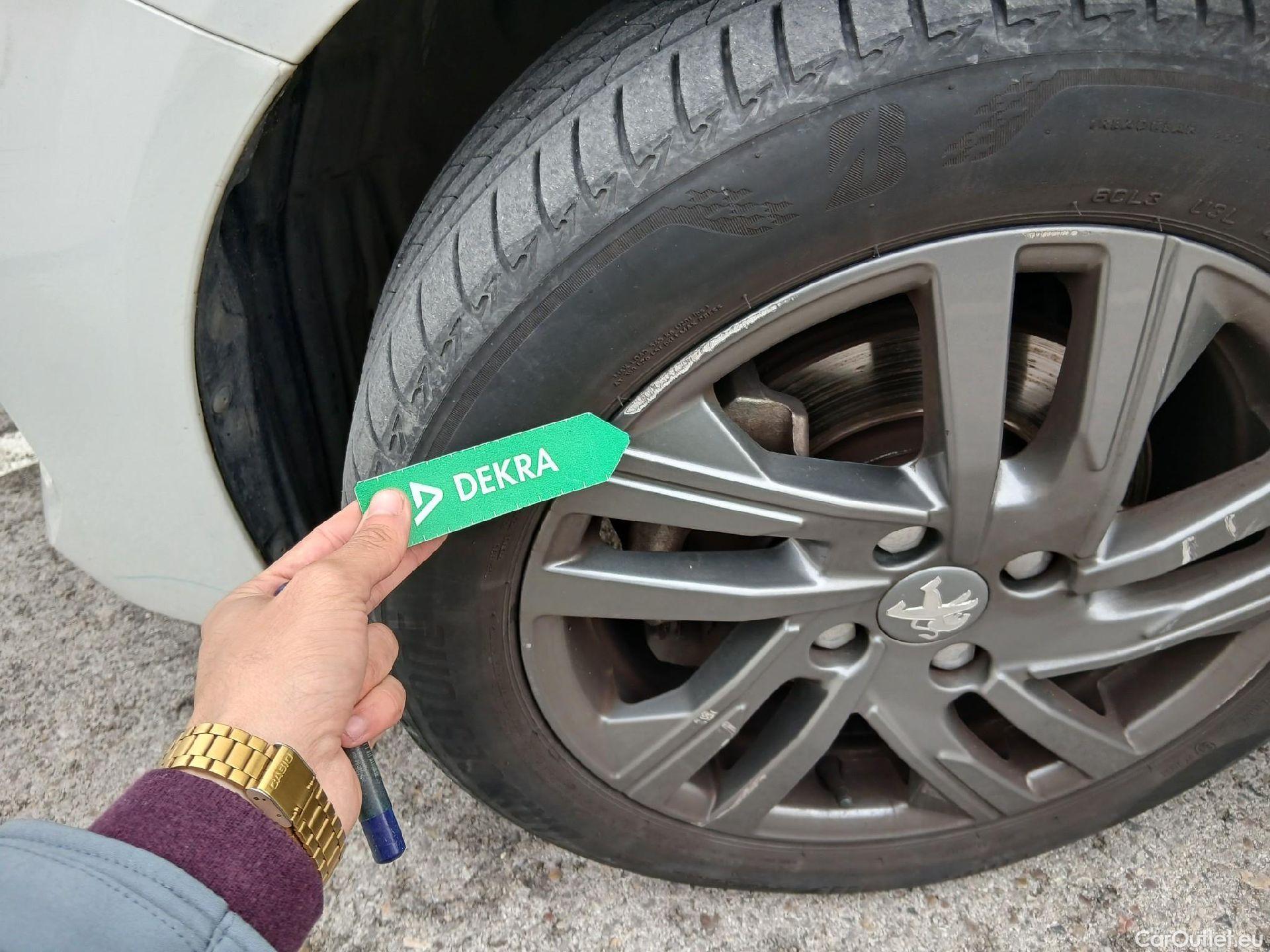  Peugeot  208 PEUGEOT  / 2019 / 5P / berlina con portón BlueHDi 73kW (100CV) Active Pack (AC) #6