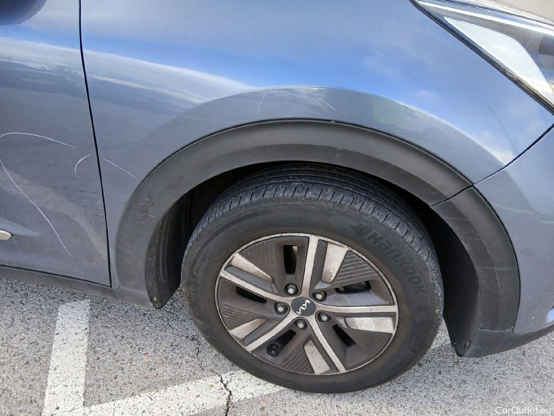  KIA  Niro KIA  / 2019 / 5P / crossover 1.6 GDi PHEV 104kW (141CV) Drive #35