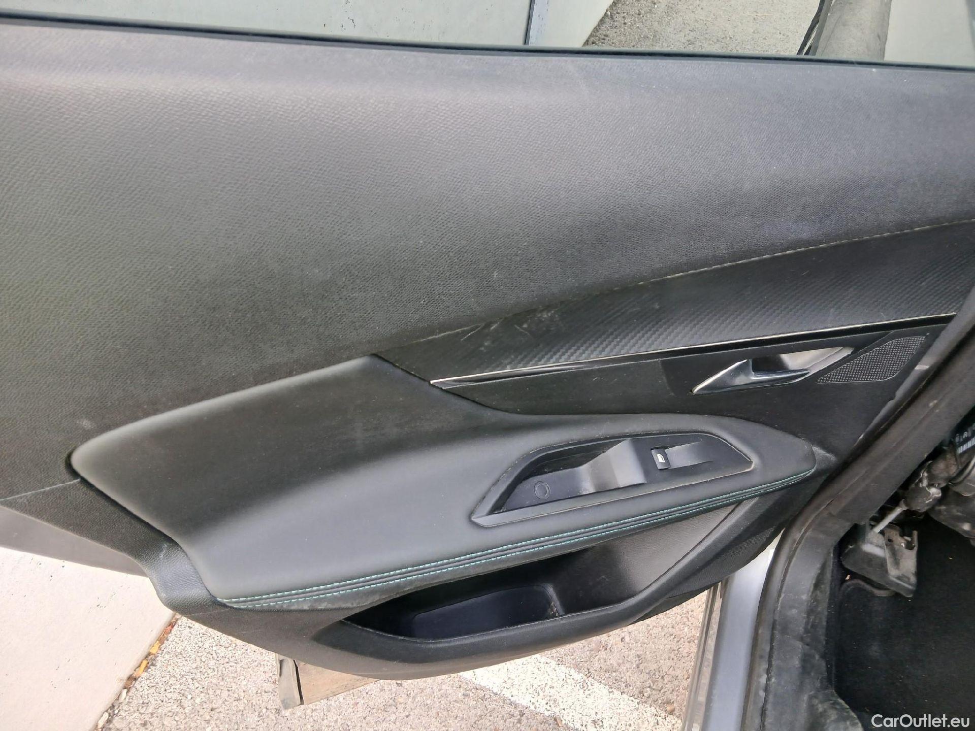  Peugeot  3008 PEUGEOT  / 2020 / 5P / todoterreno 1.5 BlueHDi 96kW (130CV) S&S Allure EAT8 #4