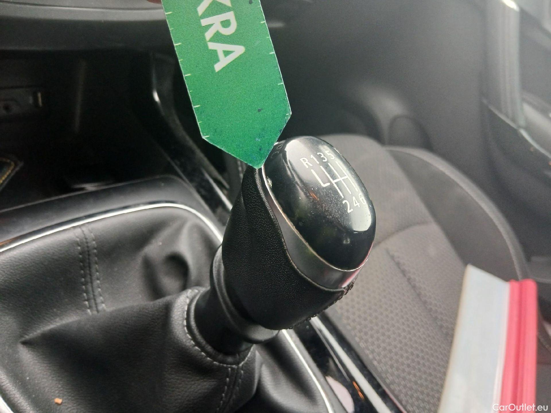  Renault  Kadjar RENAULT  / 2019 / 5P / crossover Intens Blue dCi 85kW (115CV) #3