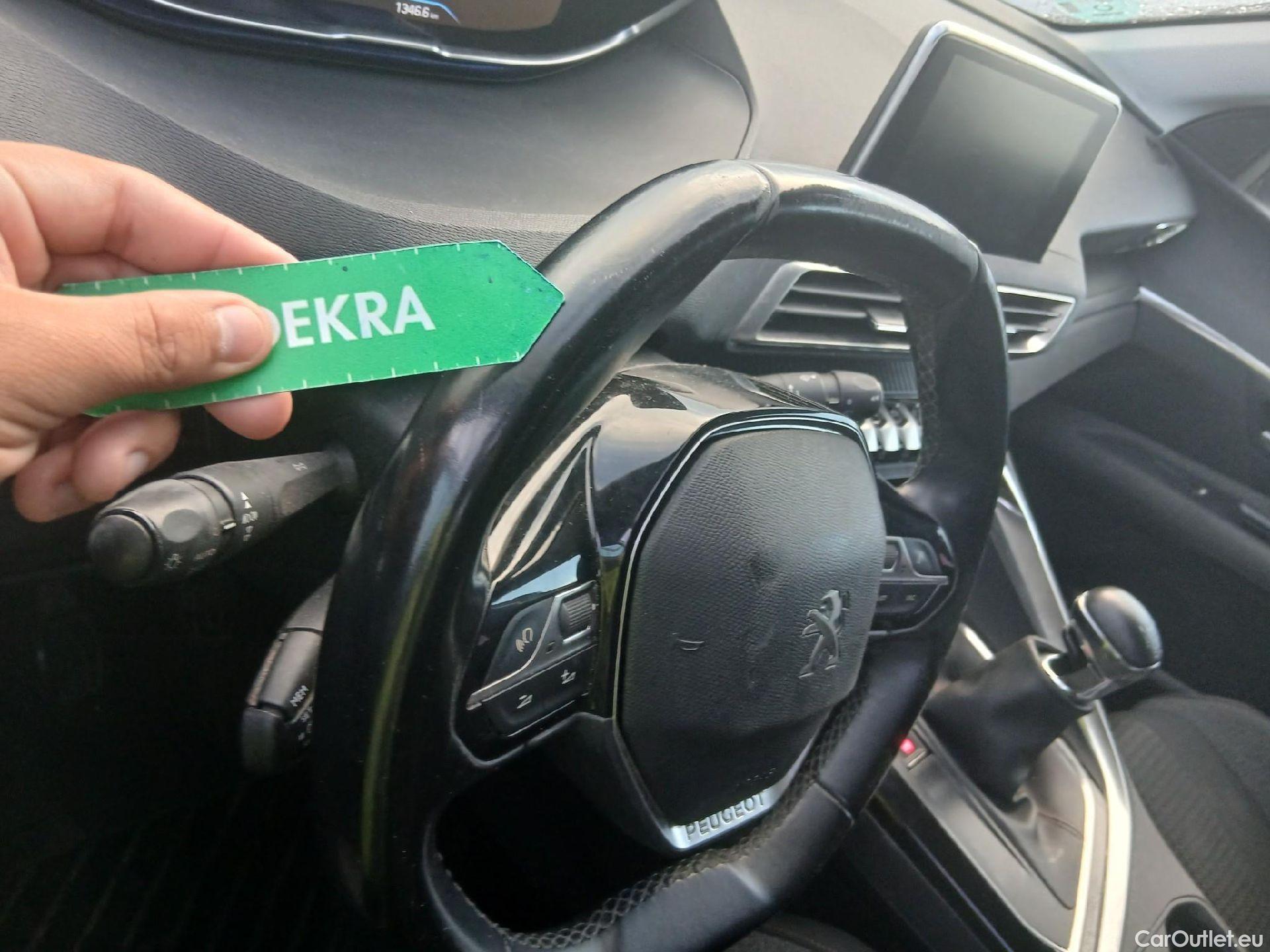  Peugeot  3008 PEUGEOT  / 2016 / 5P / todoterreno 1.2 PURETECH 96KW (130CV) ACTIVE S&S #7