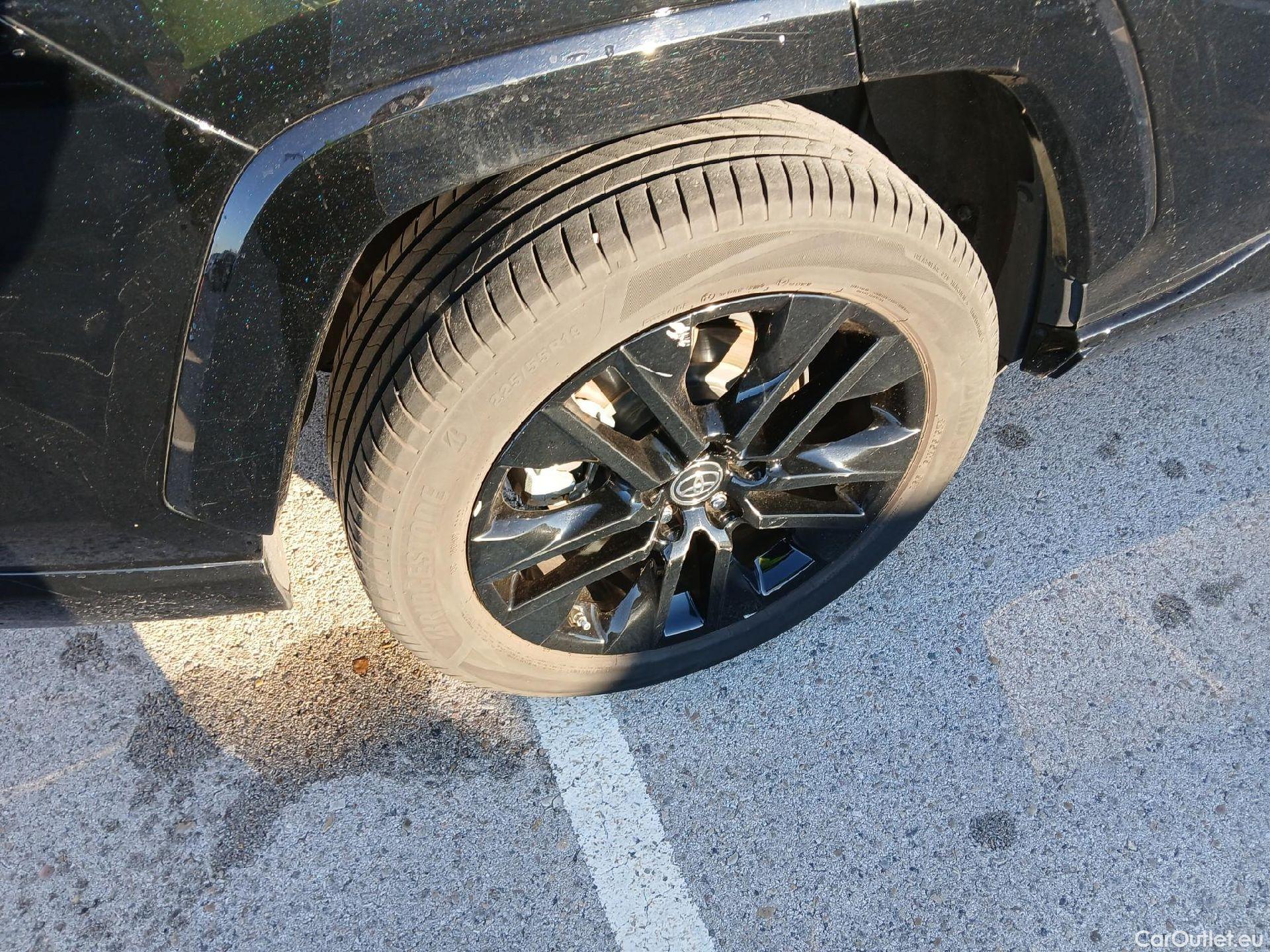  Toyota  RAV4 TOYOTA  / 2018 / 5P / todoterreno 2.5l 220H Black Edition(SP) #18