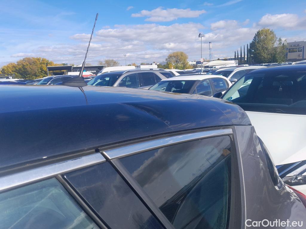  Renault  Scenic RENAULT Scénic / 2016 / 5P / monovolumen compacto Zen Energy dCi 96kW (130CV) #39