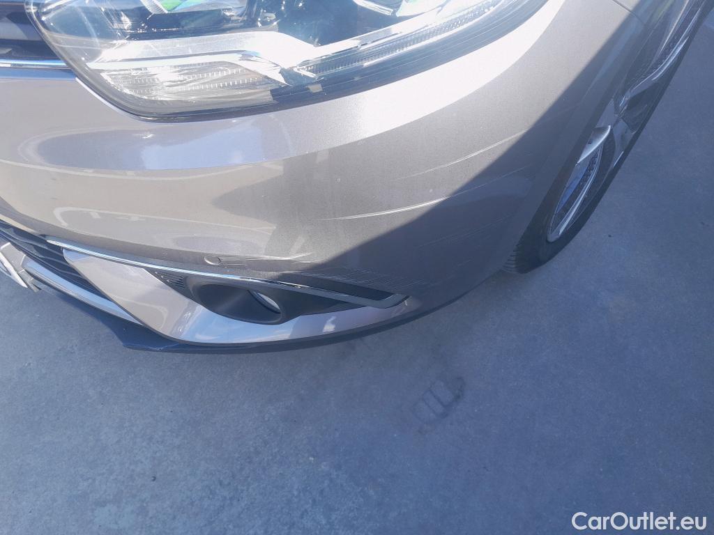  Renault  Scenic RENAULT Scénic / 2016 / 5P / monovolumen compacto Zen Energy dCi 96kW (130CV) #48