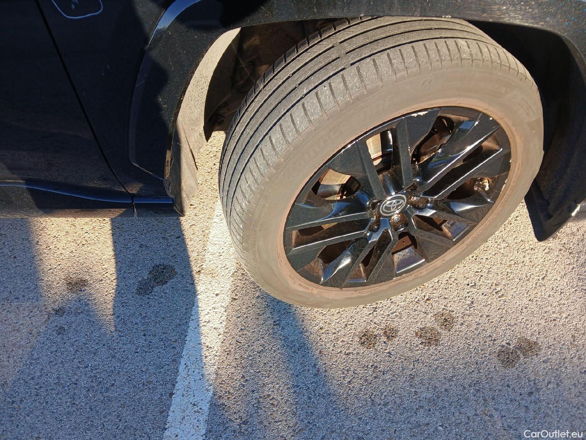  Toyota  RAV4 TOYOTA  / 2018 / 5P / todoterreno 2.5l 220H Black Edition(SP) #27