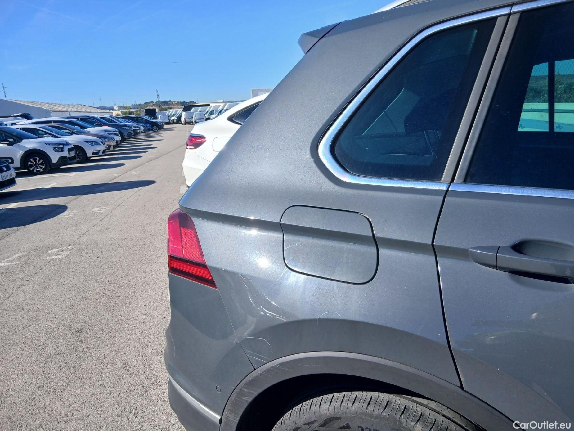  Volkswagen  Tiguan VOLKSWAGEN  / 2020 / 5P / todoterreno Life 2.0 TDI 110kW (150CV) DSG #27