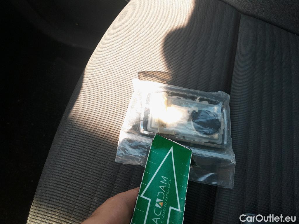  Renault  Scenic RENAULT Scénic / 2016 / 5P / monovolumen compacto Zen Energy dCi 96kW (130CV) #7