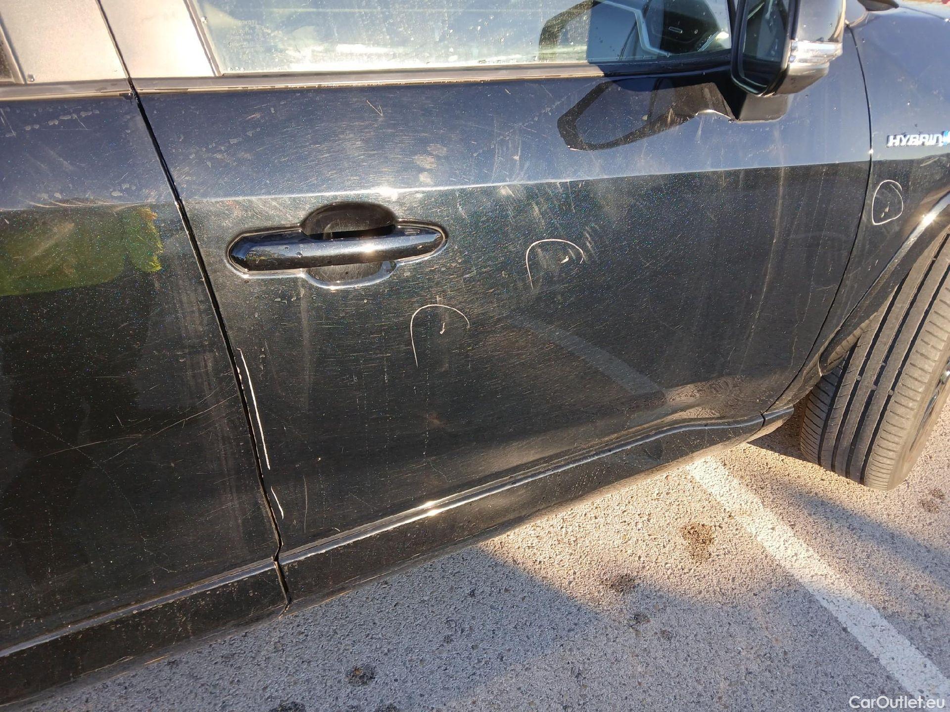  Toyota  RAV4 TOYOTA  / 2018 / 5P / todoterreno 2.5l 220H Black Edition(SP) #24