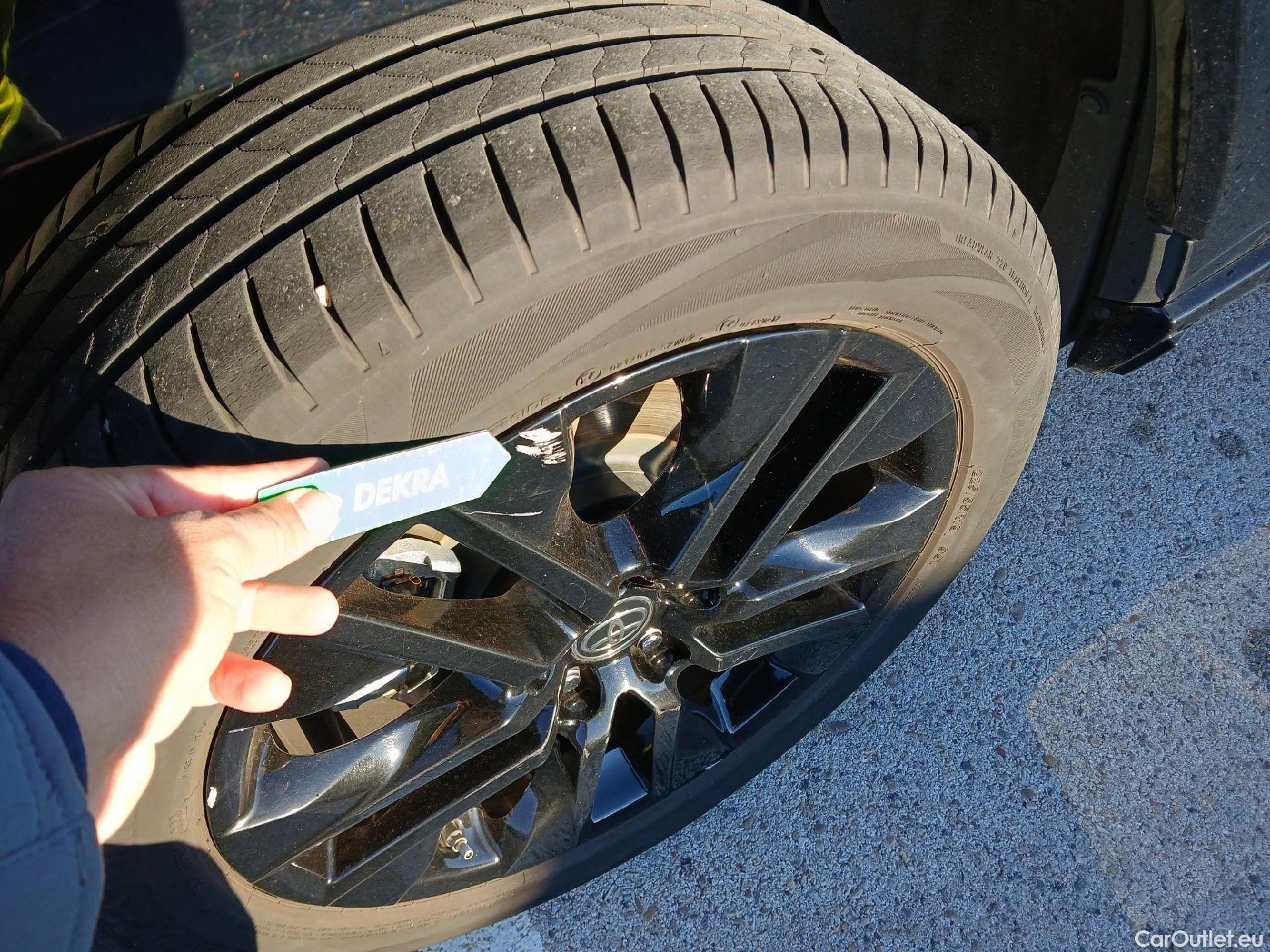  Toyota  RAV4 TOYOTA  / 2018 / 5P / todoterreno 2.5l 220H Black Edition(SP) #19