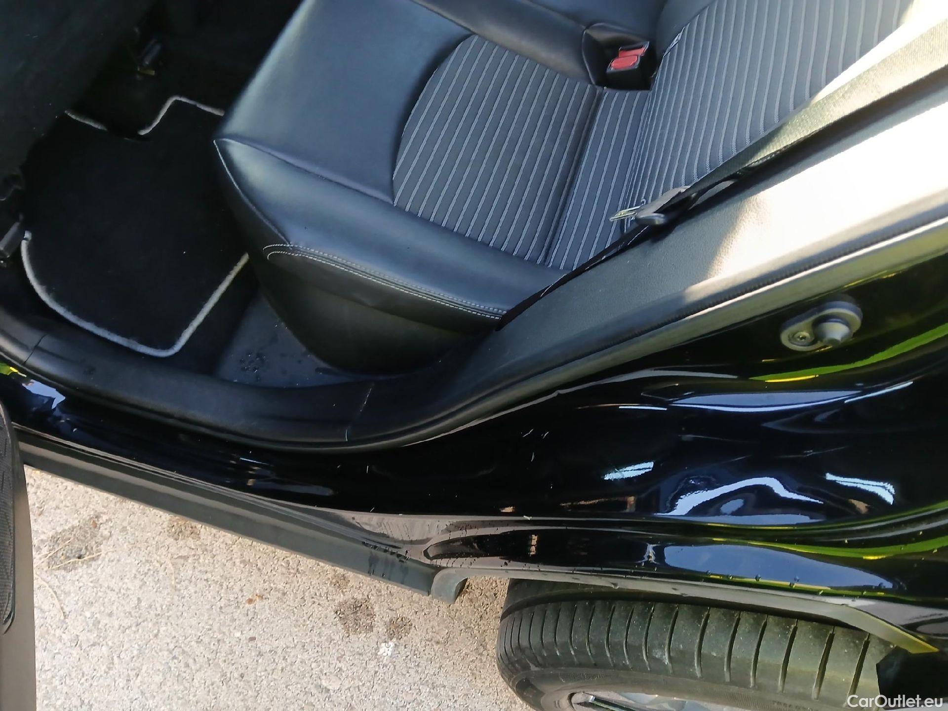  Toyota  RAV4 TOYOTA  / 2018 / 5P / todoterreno 2.5l 220H Black Edition(SP) #34