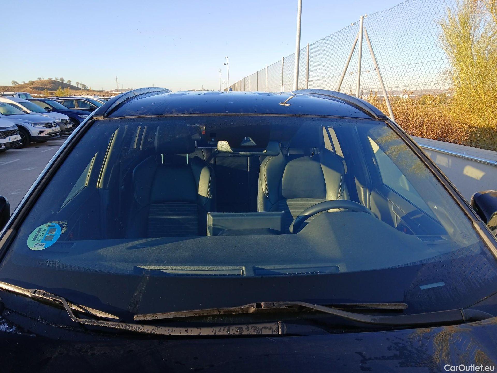  Toyota  RAV4 TOYOTA  / 2018 / 5P / todoterreno 2.5l 220H Black Edition(SP) #8