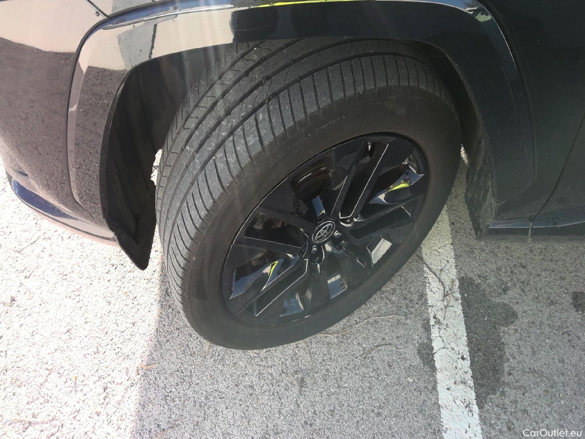  Toyota  RAV4 TOYOTA  / 2018 / 5P / todoterreno 2.5l 220H Black Edition(SP) #10